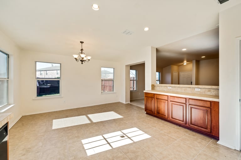 Photo 14 of 30 - 14836 S Spring Ridge Cir, Balch Springs, TX 75180