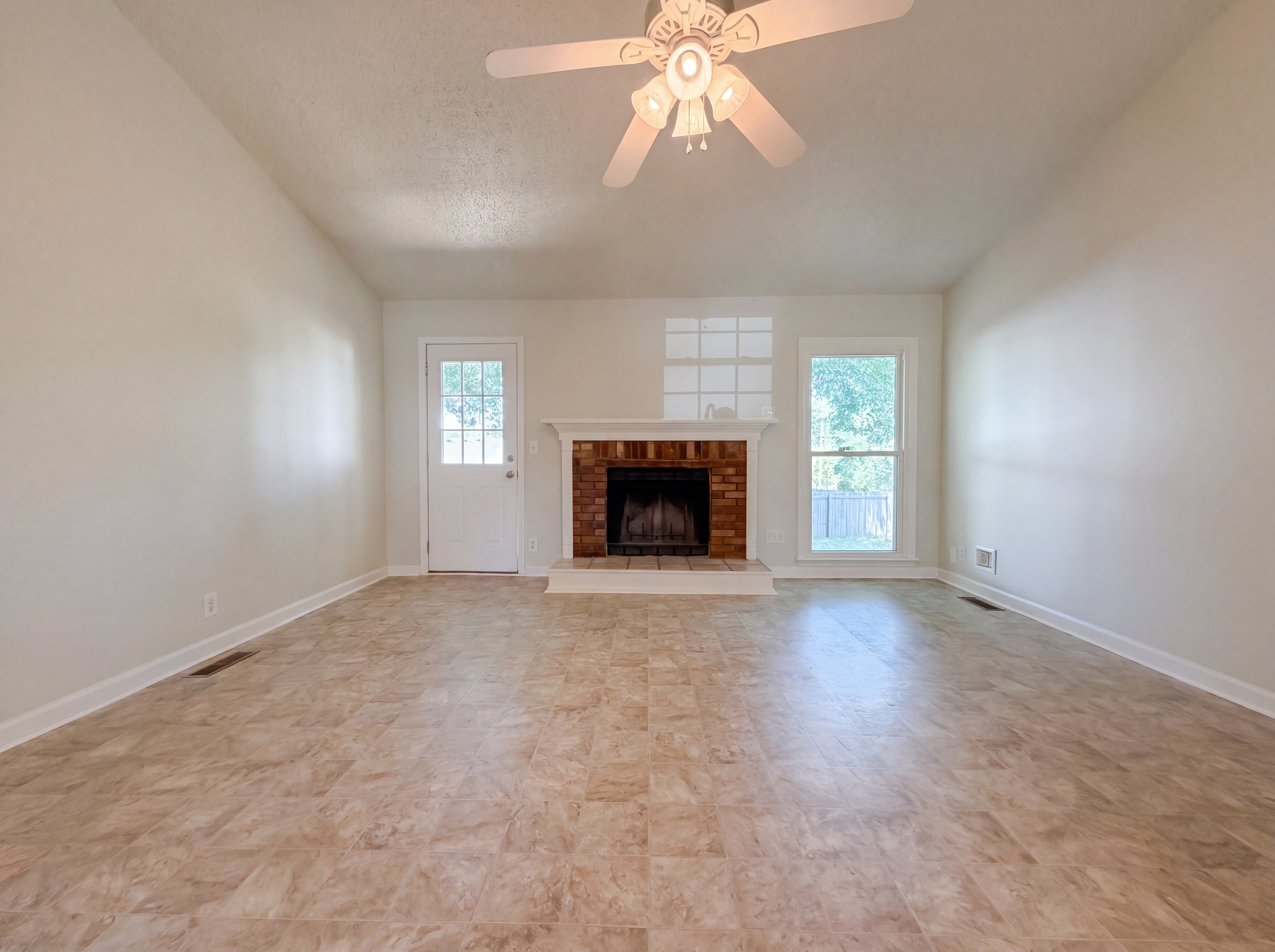 Photo 3 of 17 of 1531 Stone Hill Rd, Mount Juliet, TN