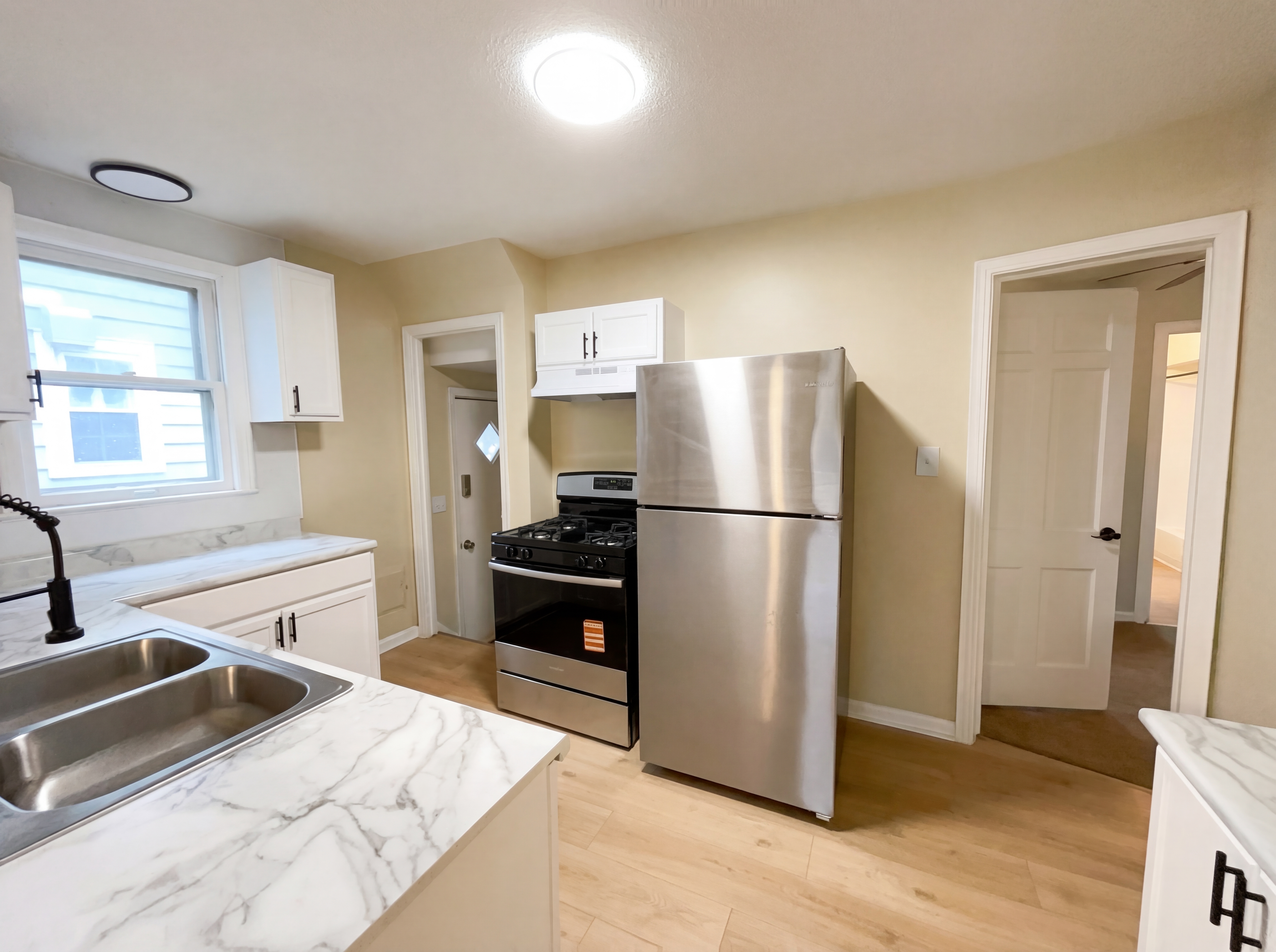 Photo 2 of 23 of 20511 Balfour Rd, Warrensville Heights, OH
