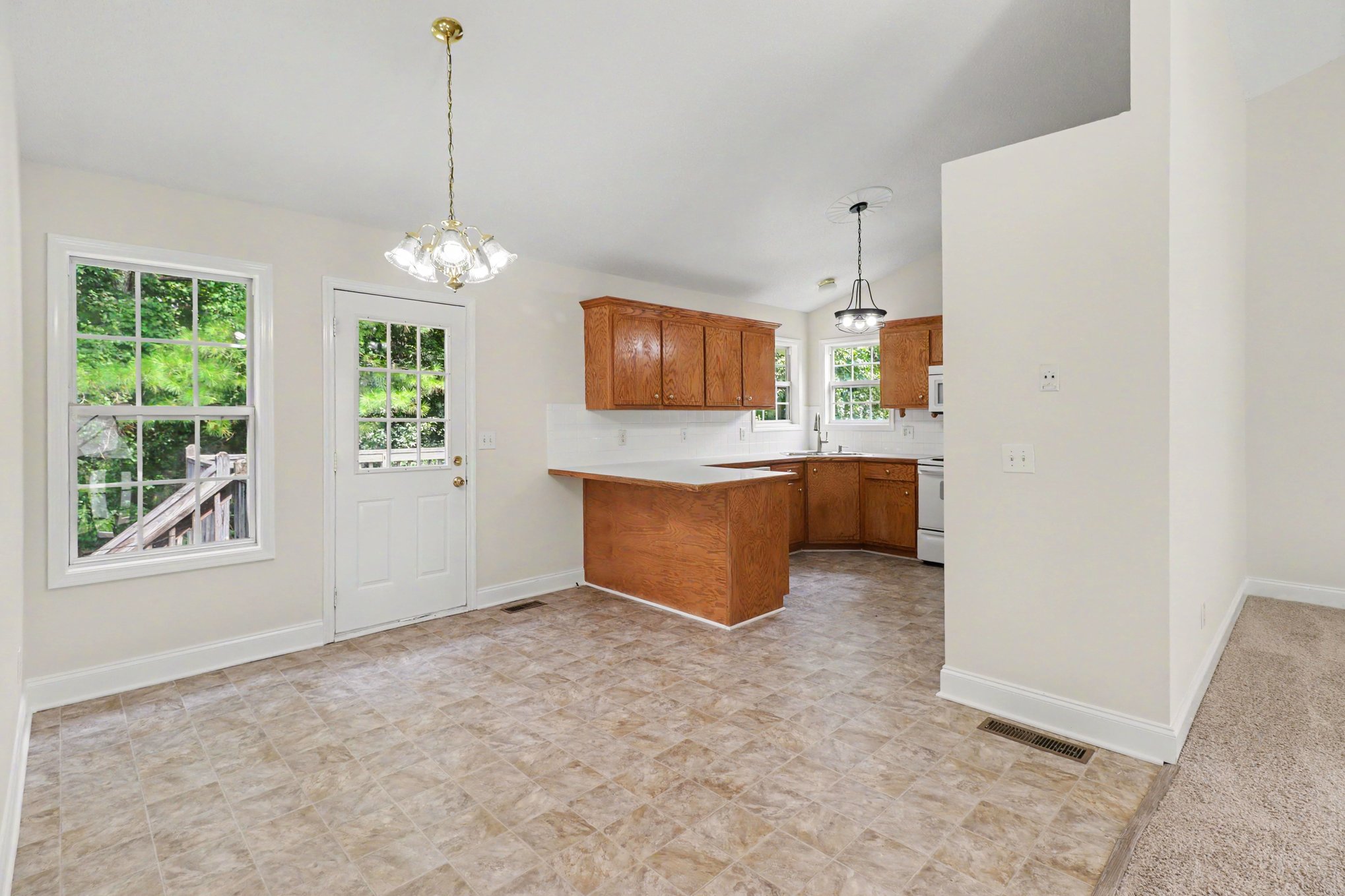 Photo 8 of 17 of 18 Broadlands Dr, White, GA