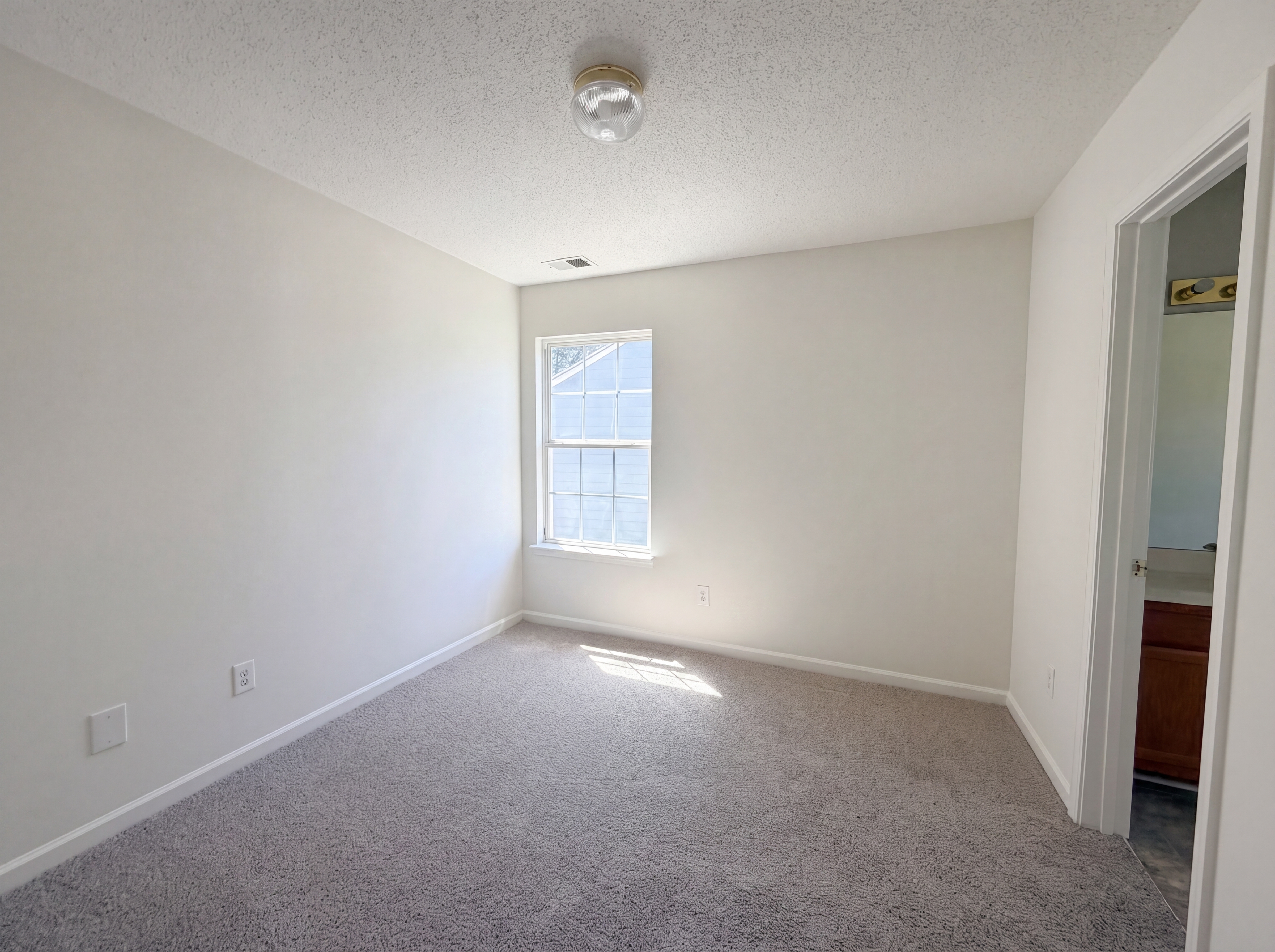 Photo 14 of 17 of 7423 Henderson Park Rd, Huntersville, NC