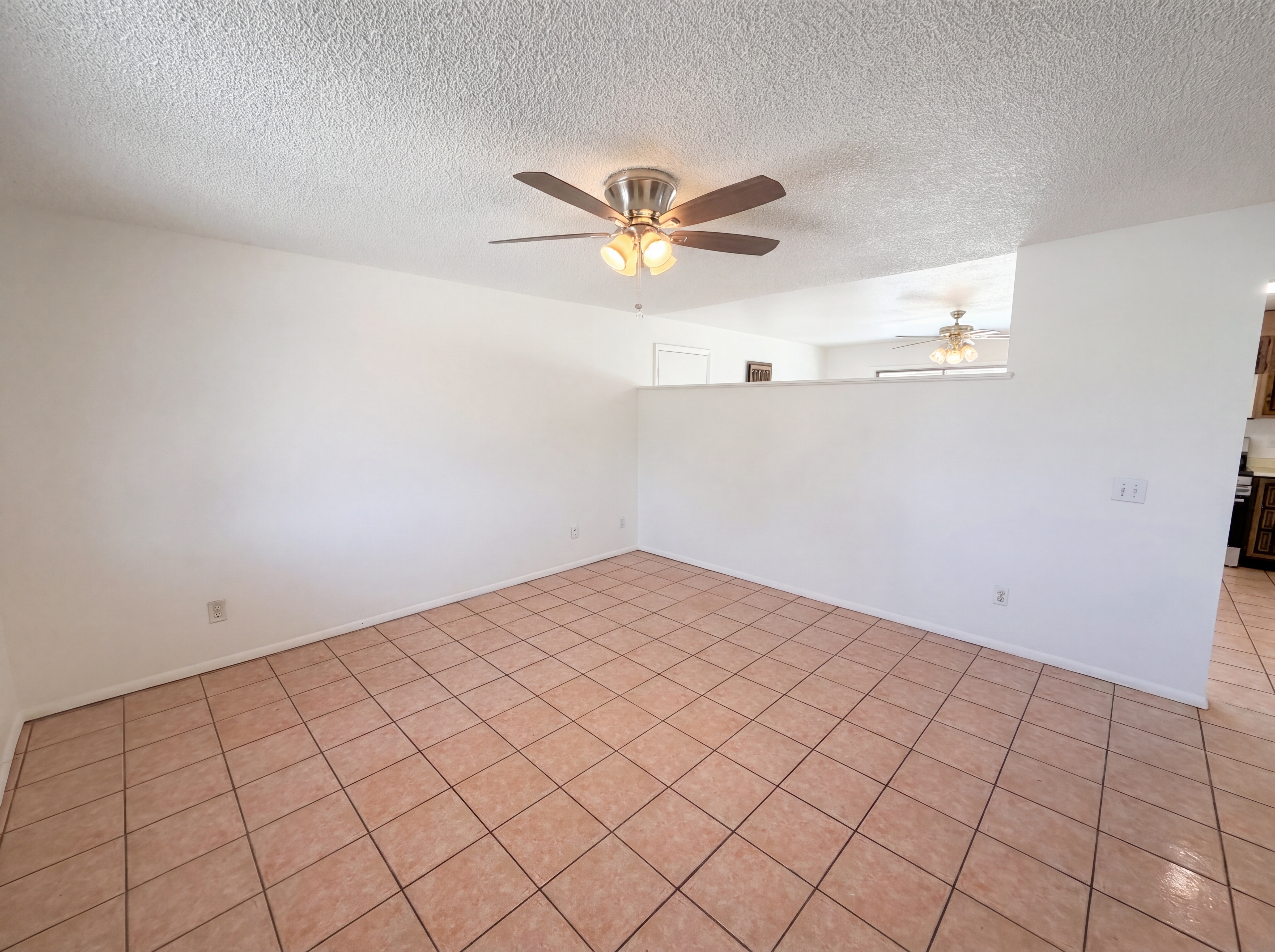 Photo 3 of 19 of 2831 N 70th Dr, Phoenix, AZ