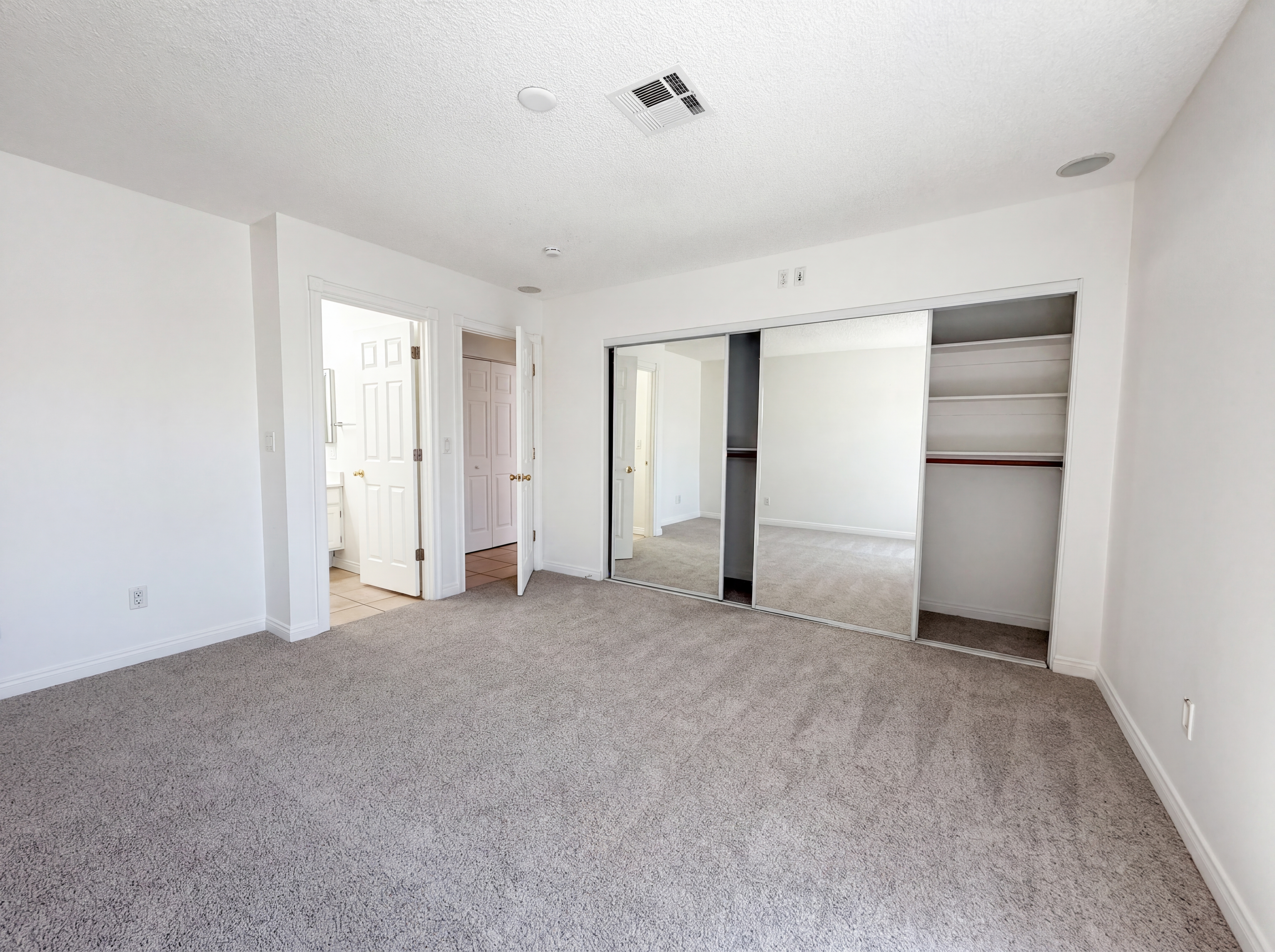 Photo 13 of 21 of 699 Thousand Oaks Dr, Las Vegas, NV