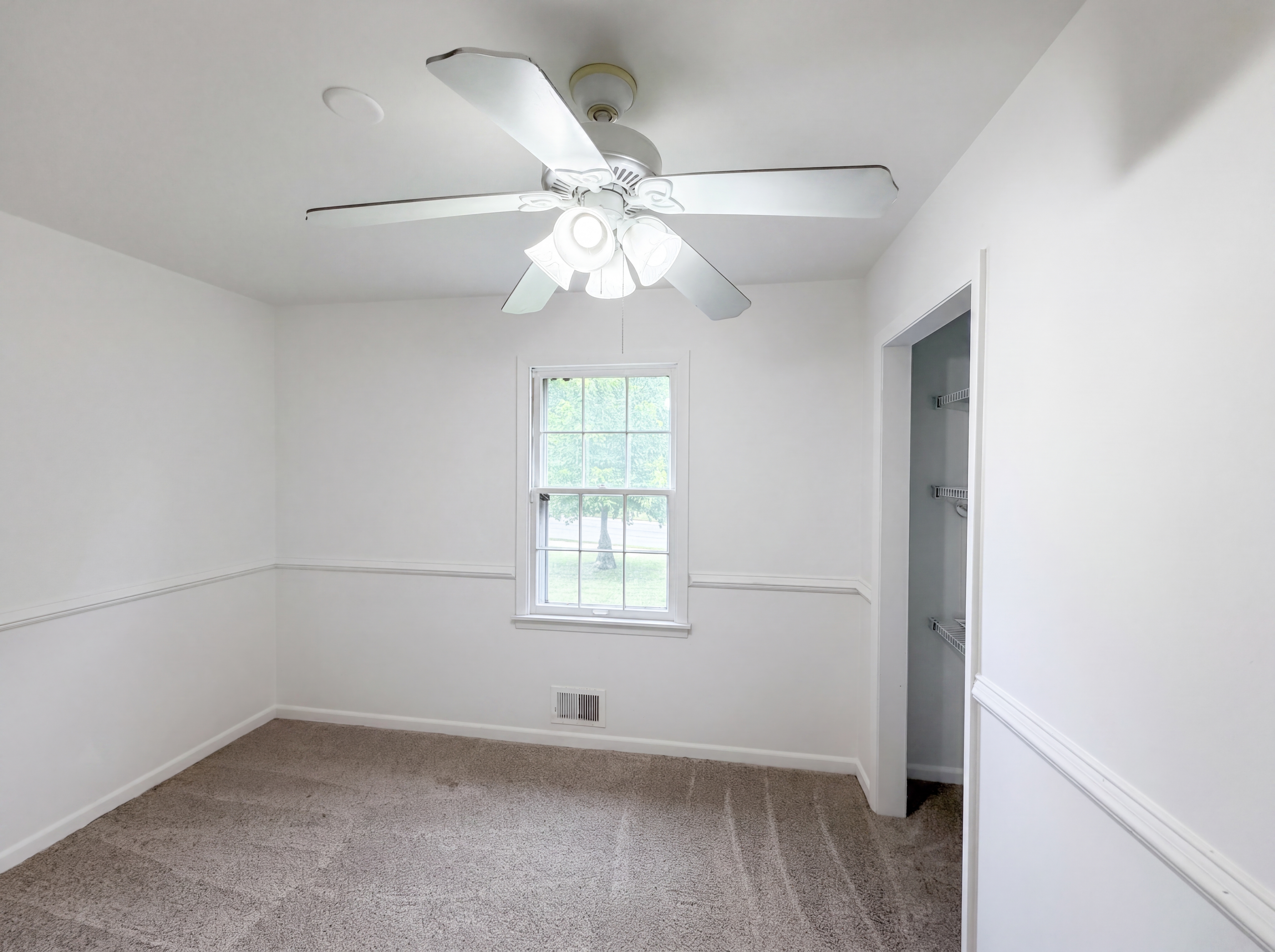 Photo 4 of 18 of 3107 NE 65th Ter, Kansas City, MO