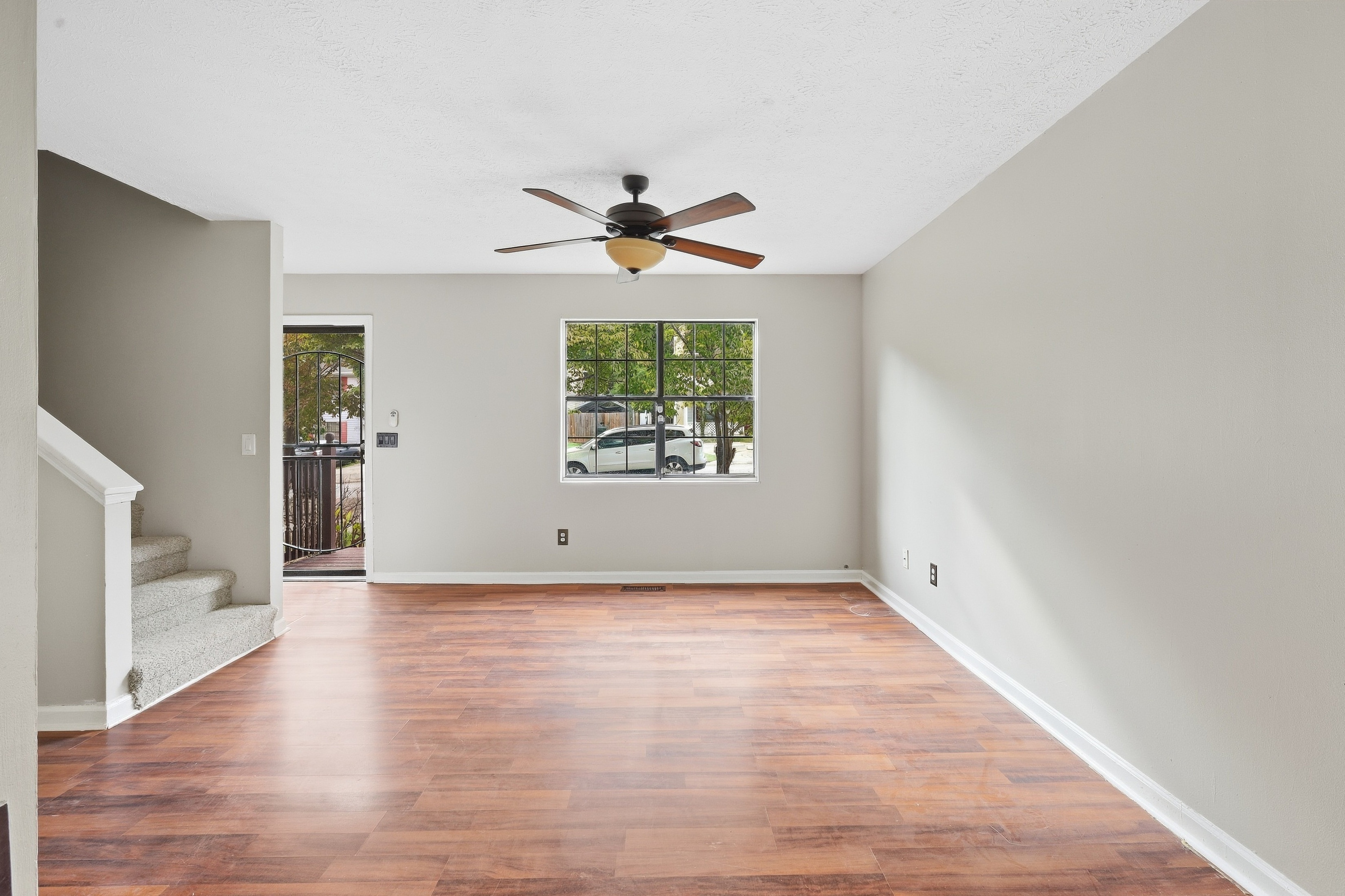 Photo 3 of 24 of 6977 Flagstone Dr, Austell, GA