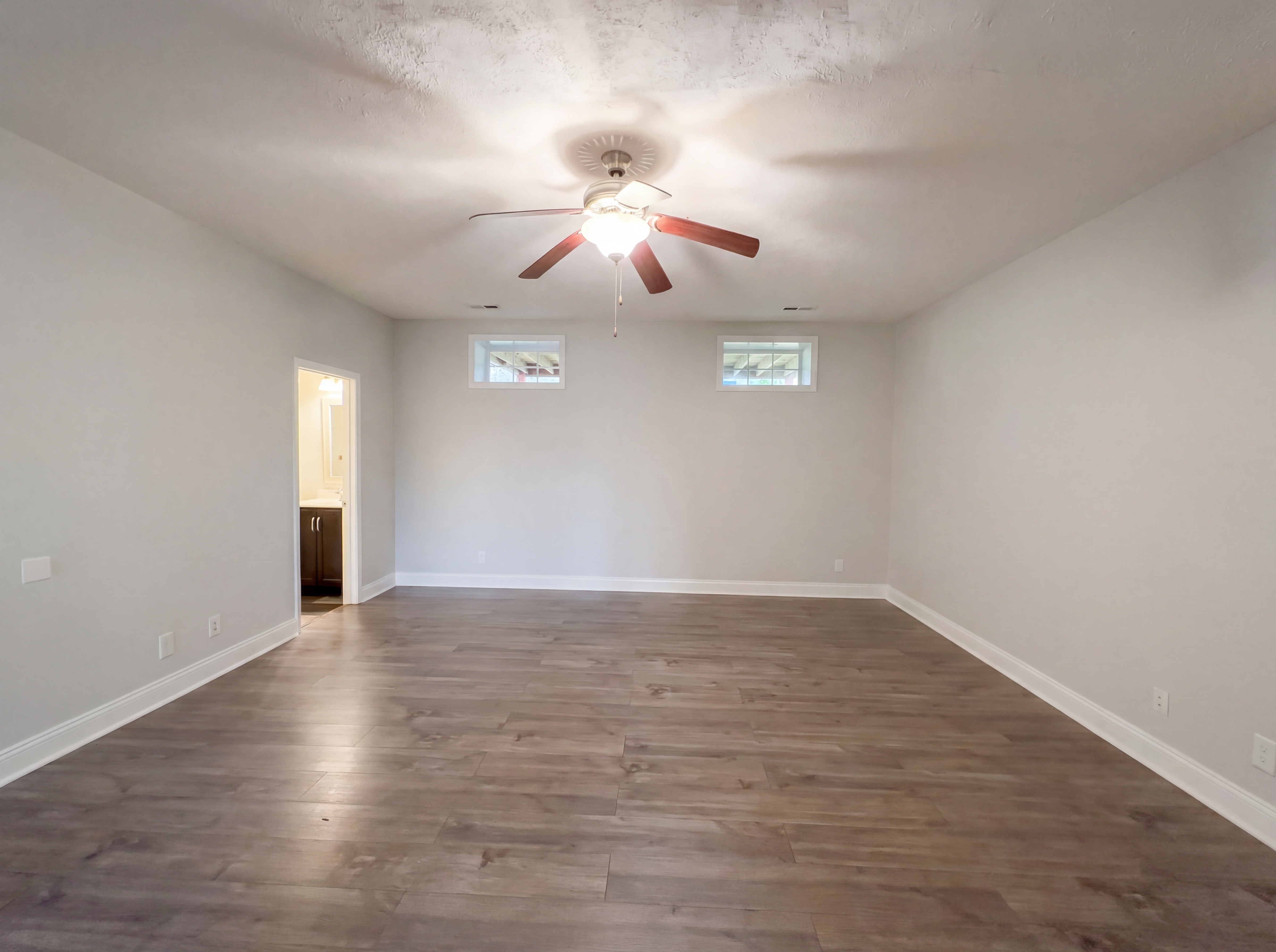 Photo 7 of 22 of 432 Leslie Wood Dr, Clarksville, TN