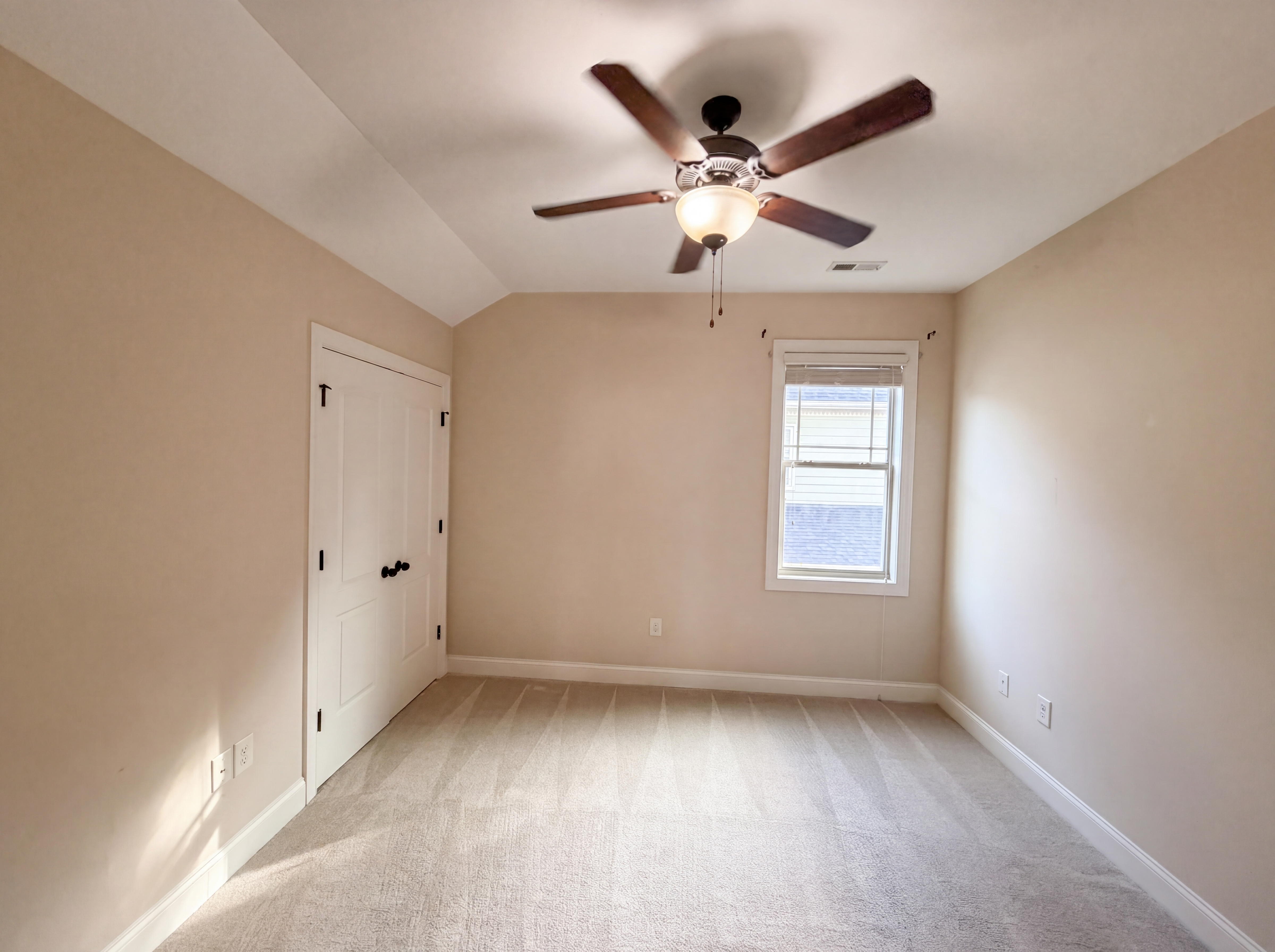 Photo 13 of 19 of 470 Kinsman Ct, Fuquay Varina, NC