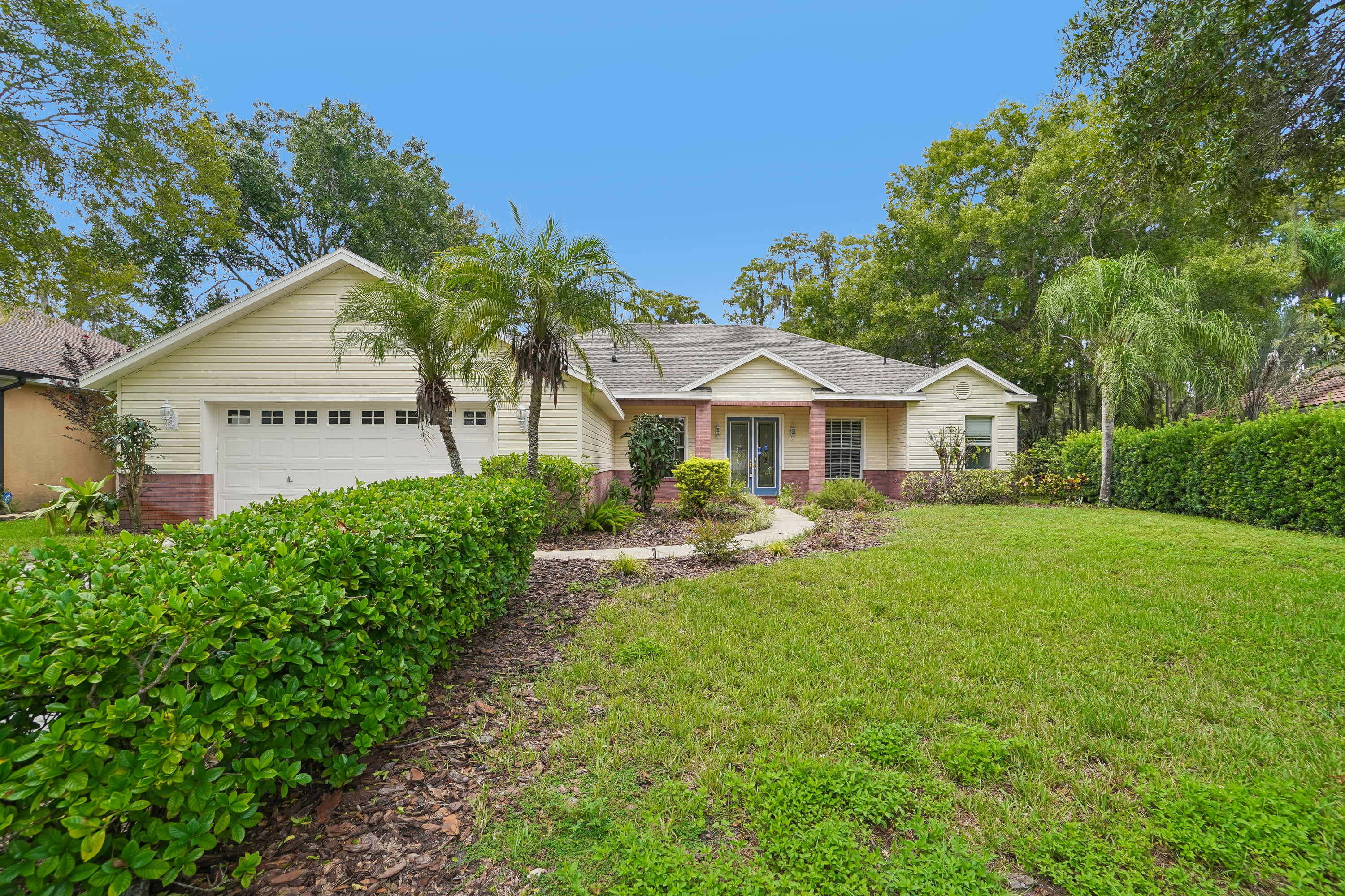 Photo 2 of 35 of 17718 Crystal Cove Pl, Lutz, FL