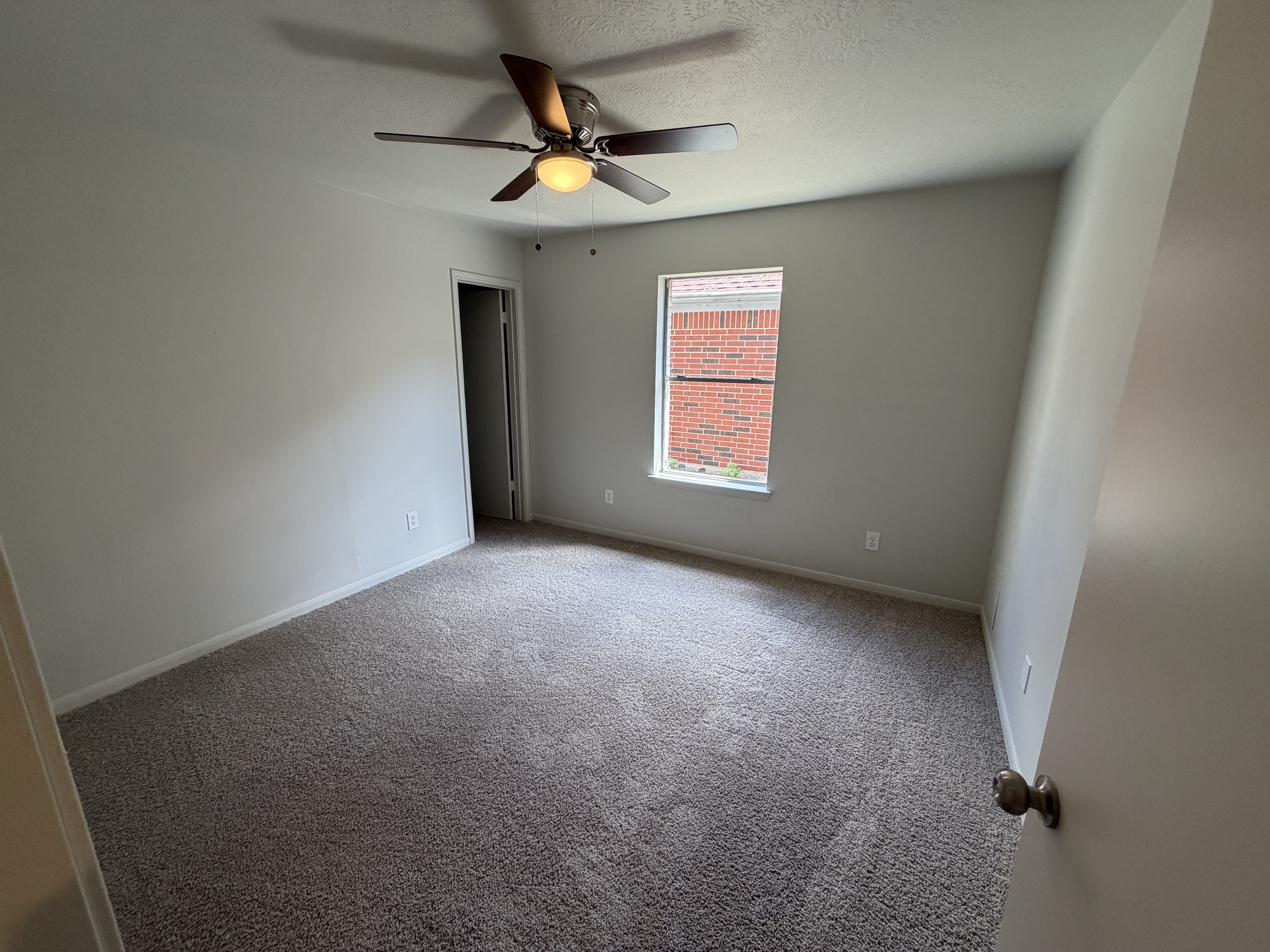Photo 13 of 18 of 18614 Twigsworth Ln, Humble, TX