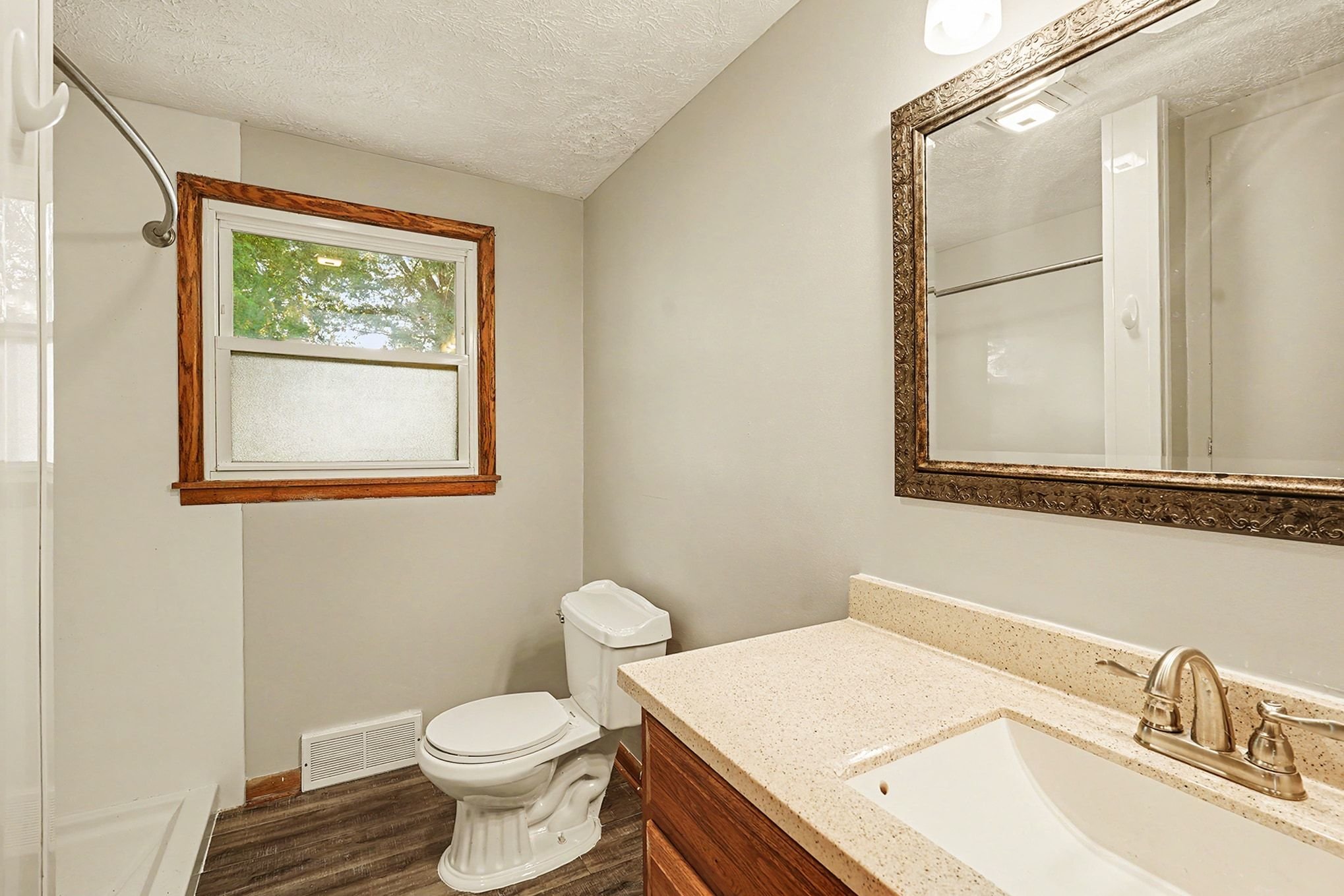Photo 17 of 28 of 811 Leecrest St NW, Massillon, OH