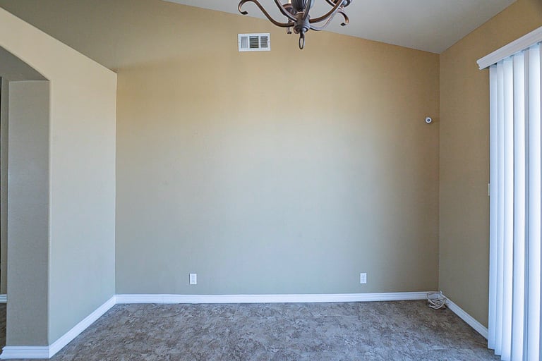 Photo 10 of 23 - 21250 Seibel Ln, Apple Valley, CA 92308