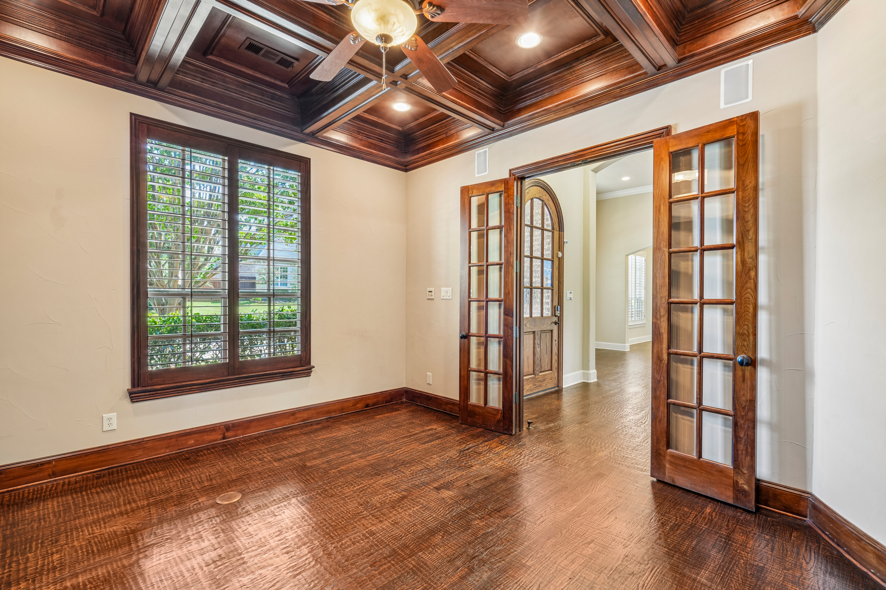 Photo 18 of 56 of 2800 Seven Shields Ln, Lewisville, TX