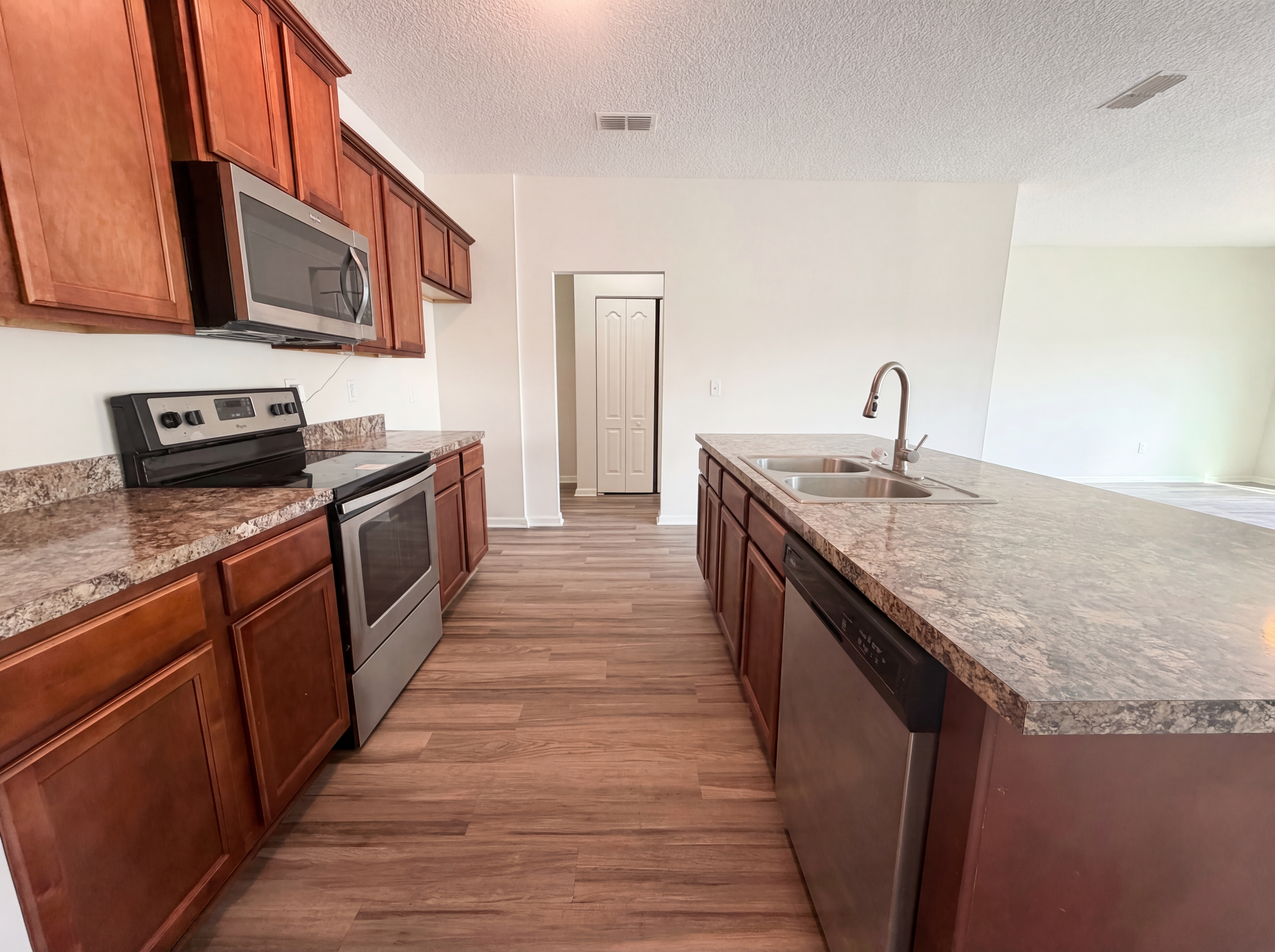 Photo 4 of 20 of 8592 Dylan Michael Dr, Jacksonville, FL