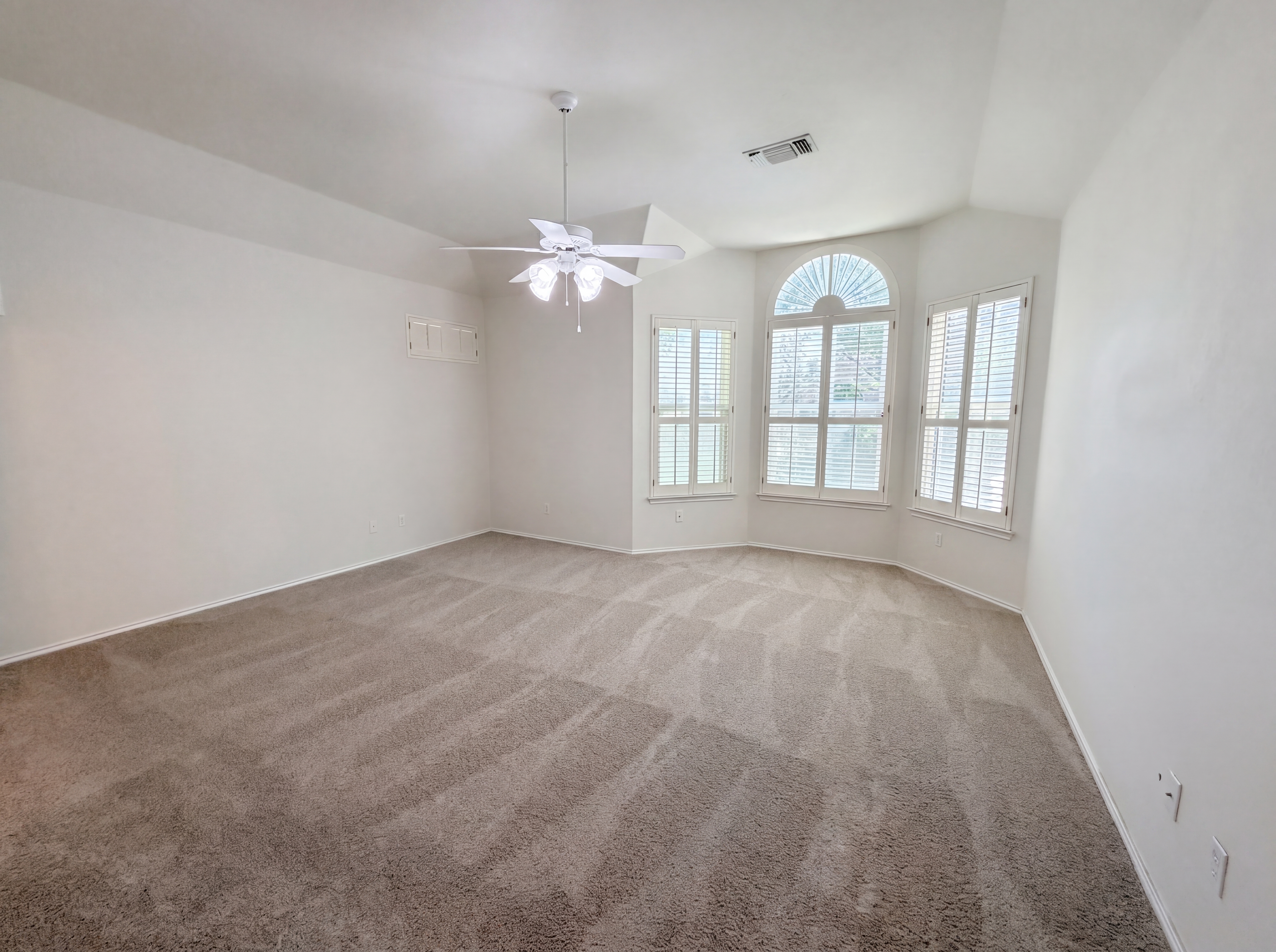 Photo 10 of 24 of 117 Brentwood Dr, Georgetown, TX