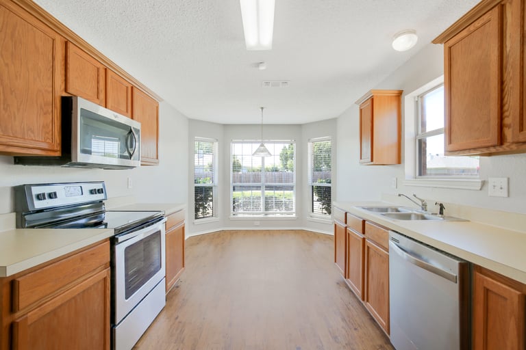 Photo 3 of 24 - 8567 Garden Springs Dr, Fort Worth, TX 76123