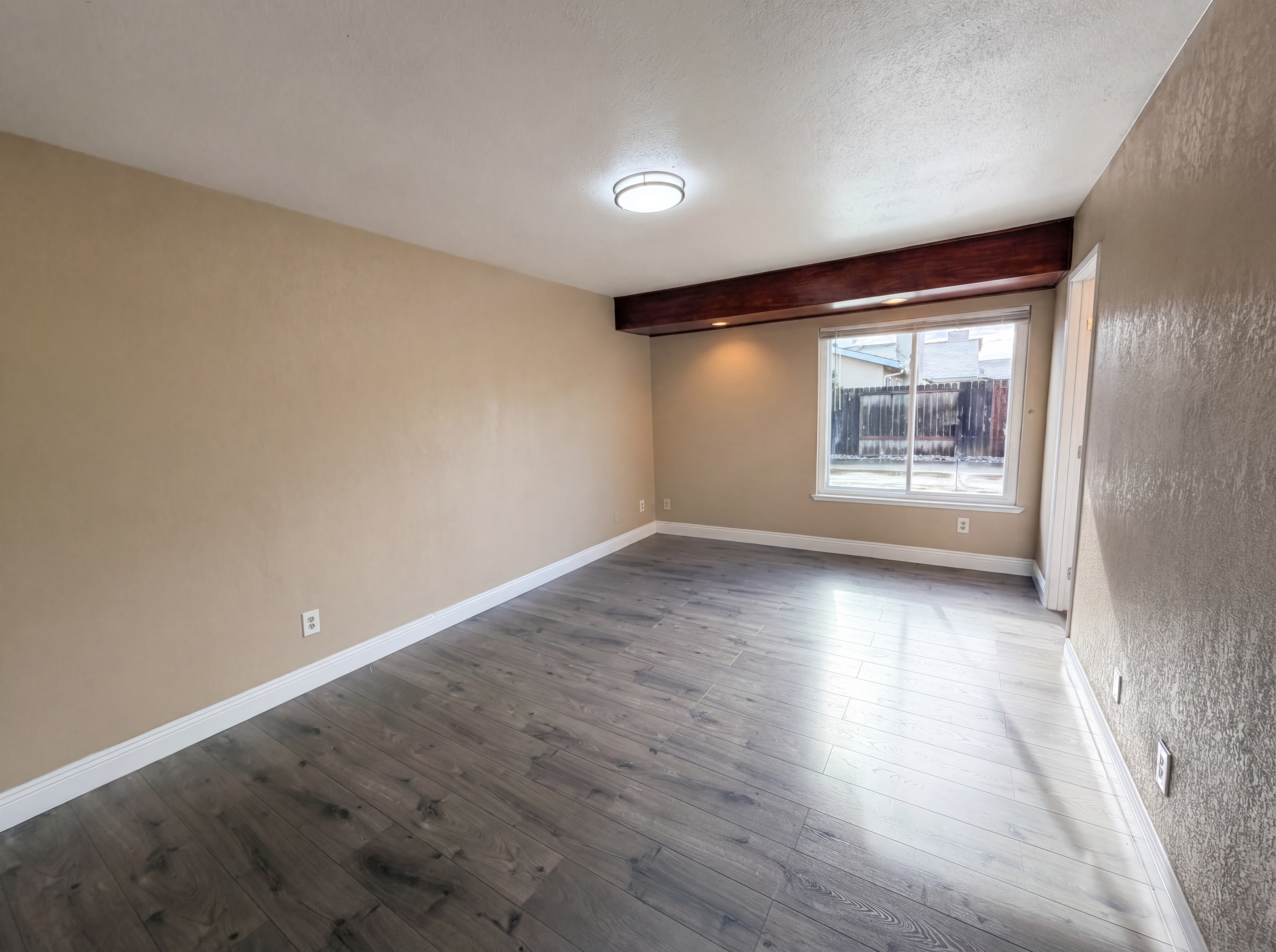Photo 12 of 20 of 8232 Moorhaven Way, Sacramento, CA