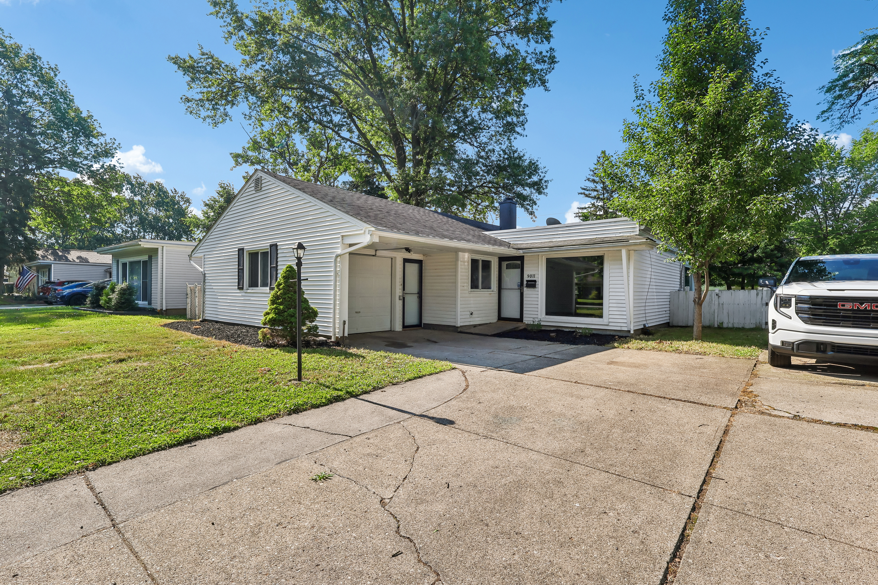 Photo 23 of 33 of 9011 Manorford Dr, Cleveland, OH