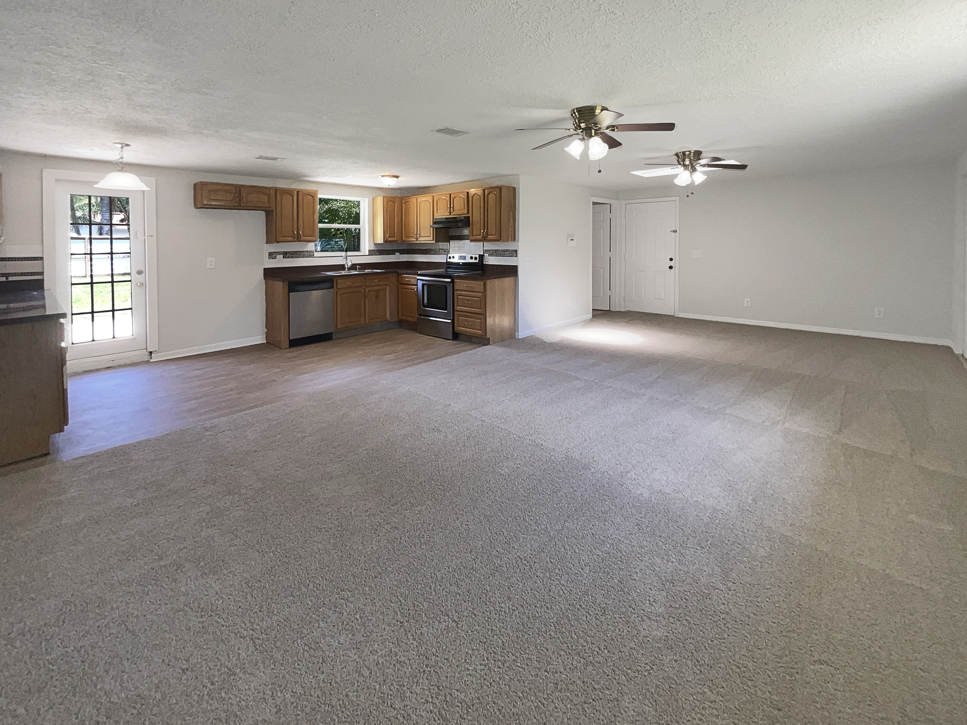 Photo 3 of 19 of 2772 Commanche Ave, Orange Park, FL