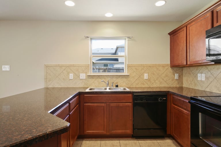 Photo 17 of 26 - 6008 Saddle Flap Dr, Fort Worth, TX 76179