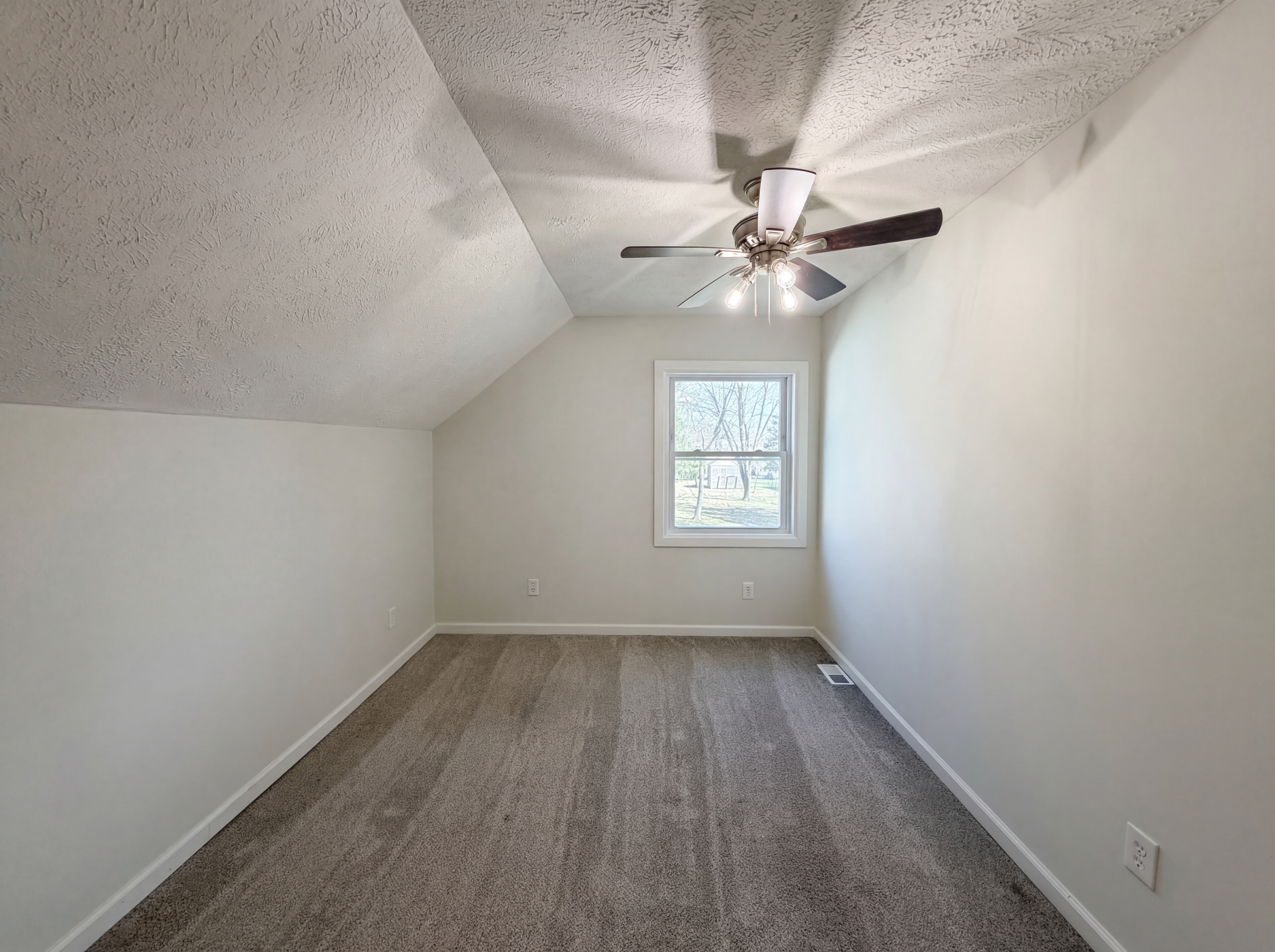 Photo 4 of 18 of 740 1/2 N Main St, Tipton, IN