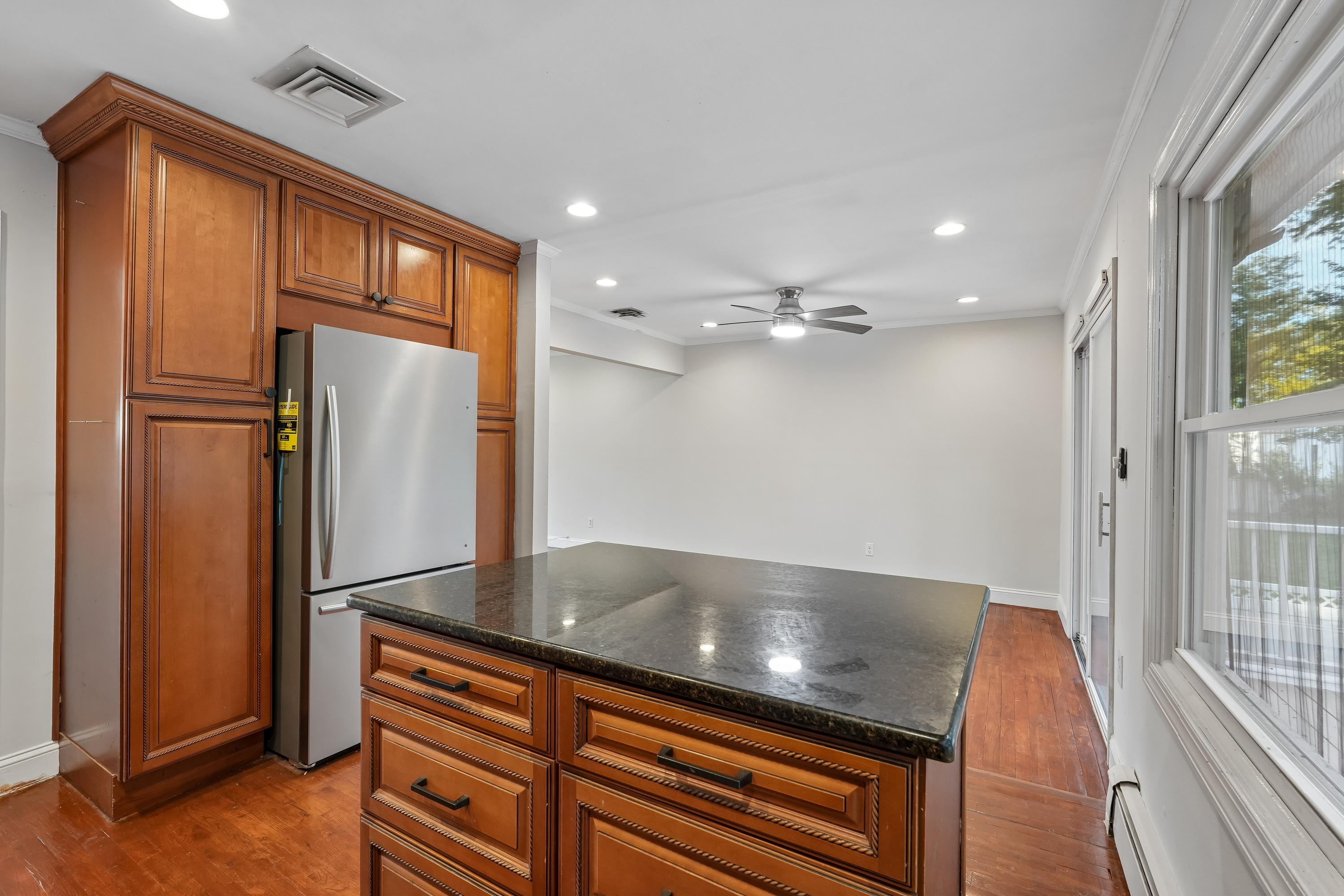 Photo 7 of 36 of 274 Oradell Ave, Paramus, NJ