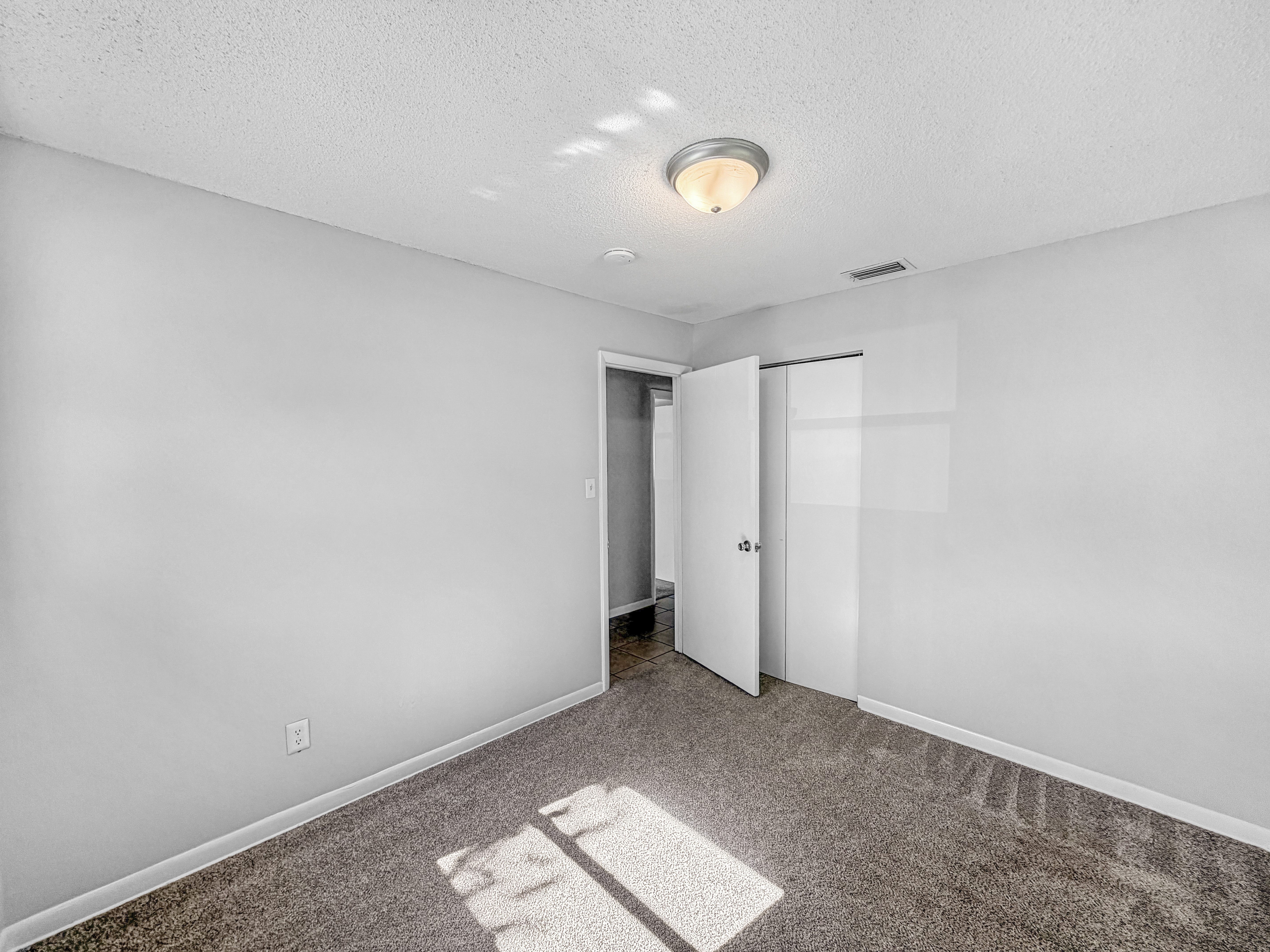 Photo 18 of 23 of 1735 Jefferson Dr, Mount Dora, FL
