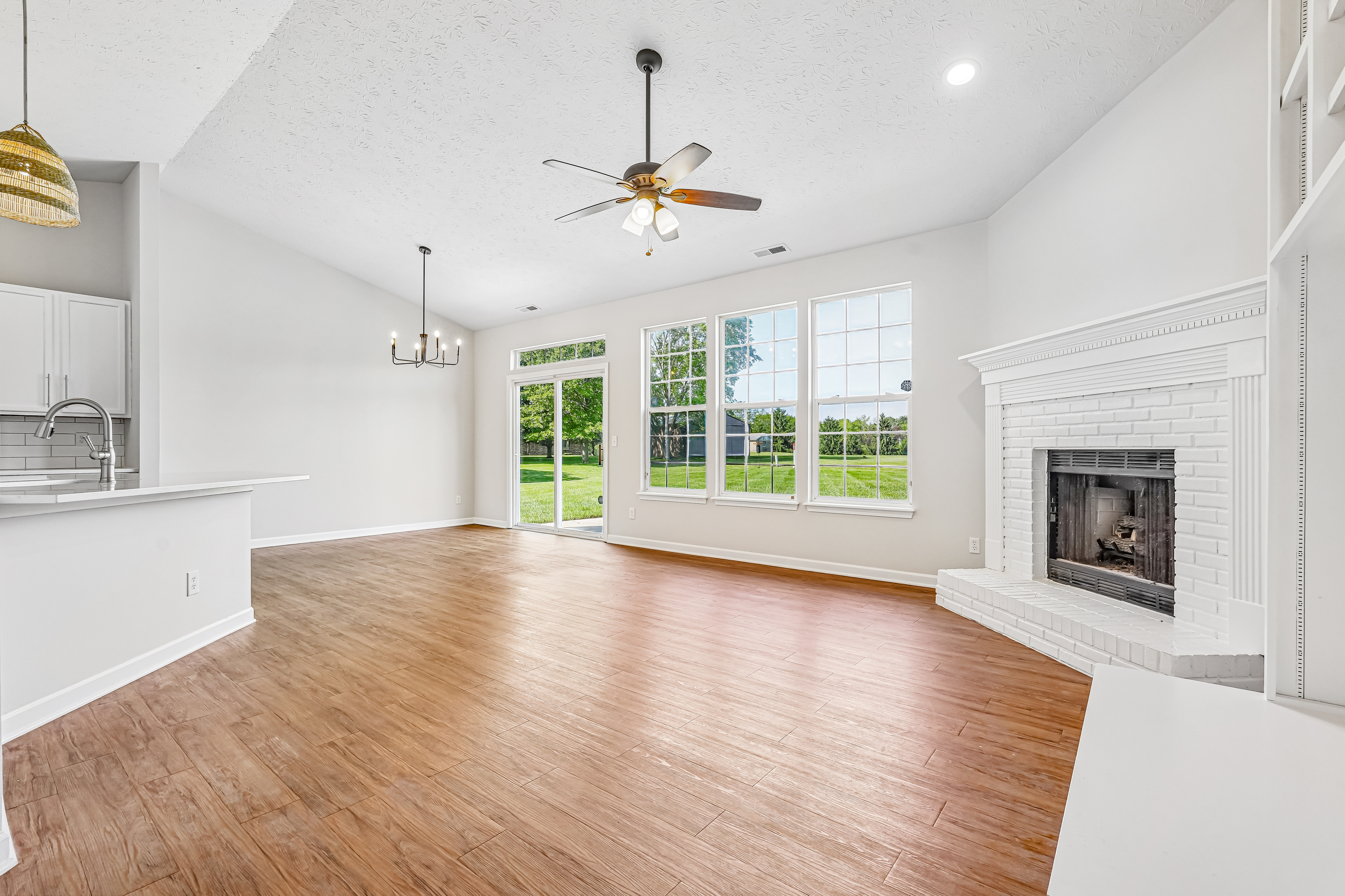 Photo 27 of 48 of 2082 Lawrin Ct, Indianapolis, IN