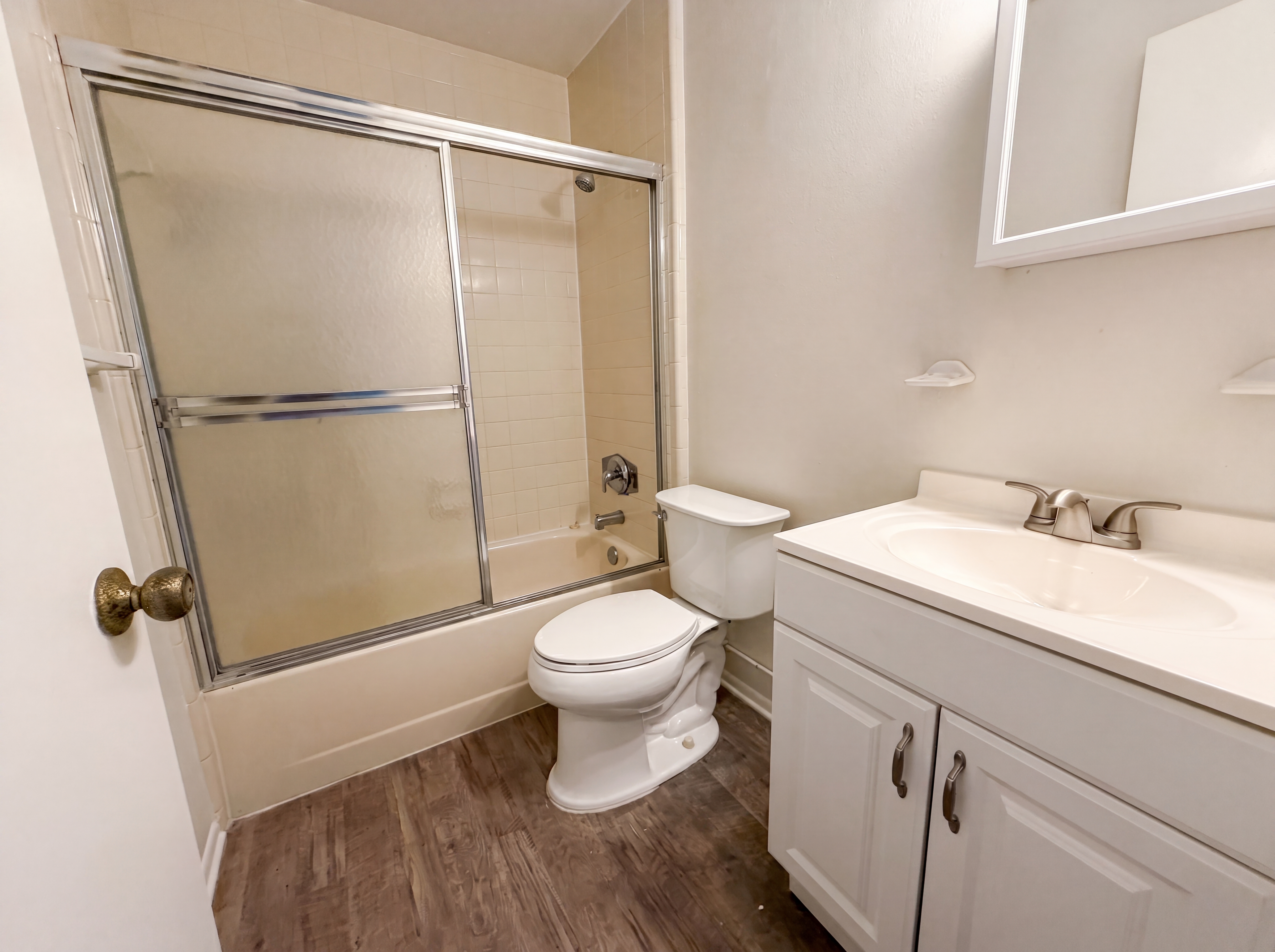 Photo 10 of 27 of 5720 Kneeland Ln, Tampa, FL