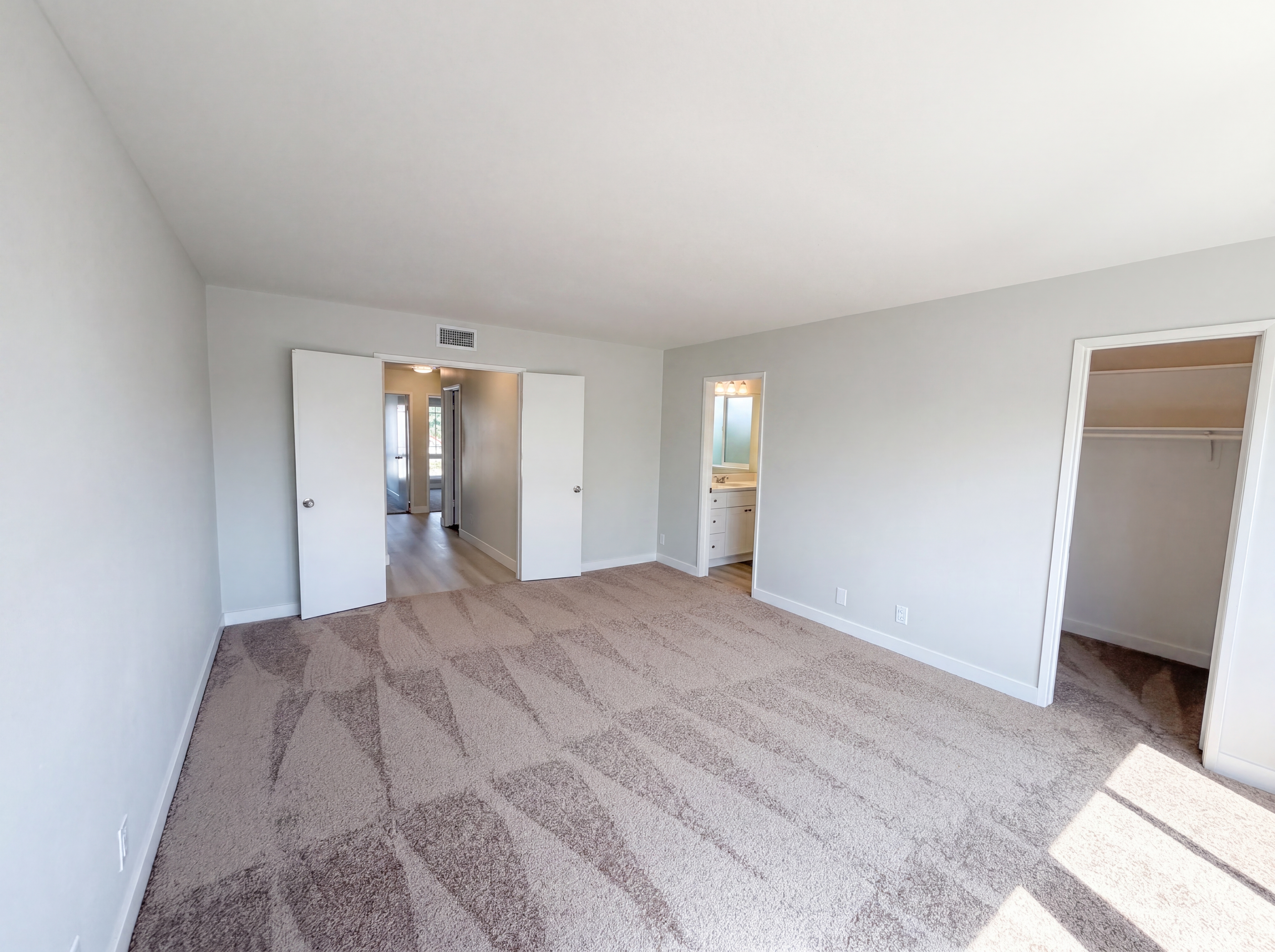 Photo 4 of 25 of 2334 W Chandler Ave, Santa Ana, CA