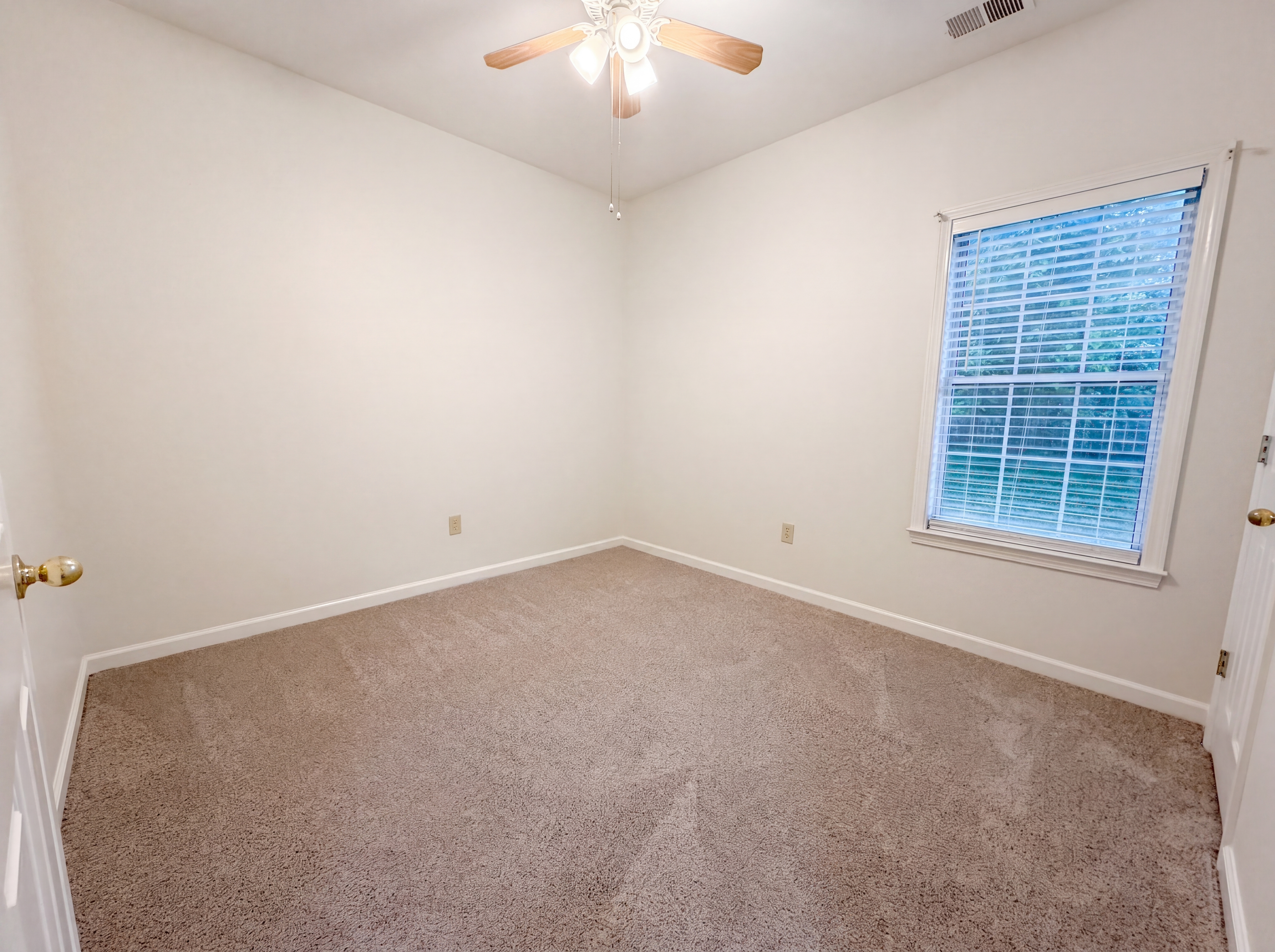 Photo 15 of 20 of 101 Cambridge Pointe Dr, Alabaster, AL