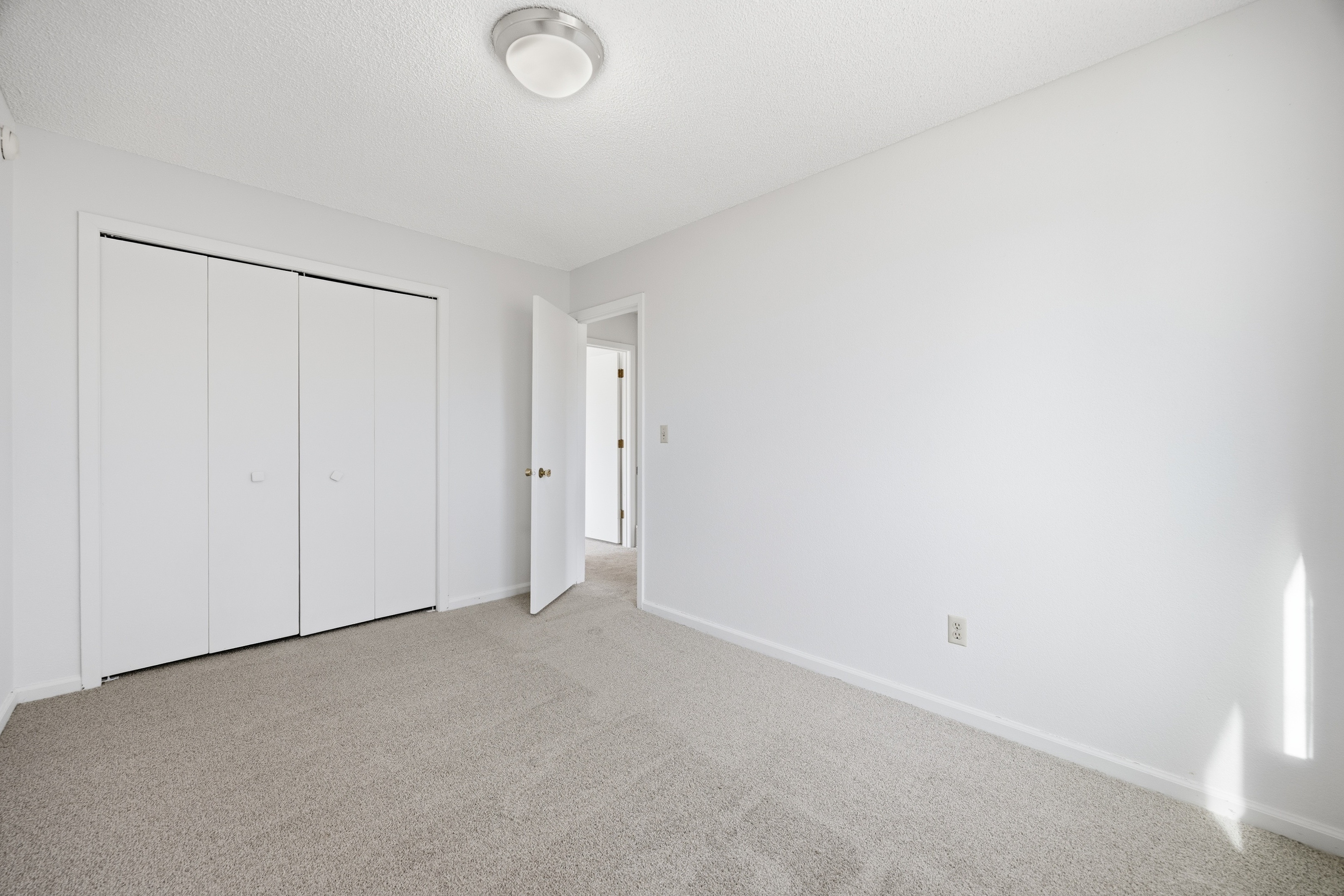 Photo 17 of 51 of 912 Amsterdam Dr, Colorado Springs, CO