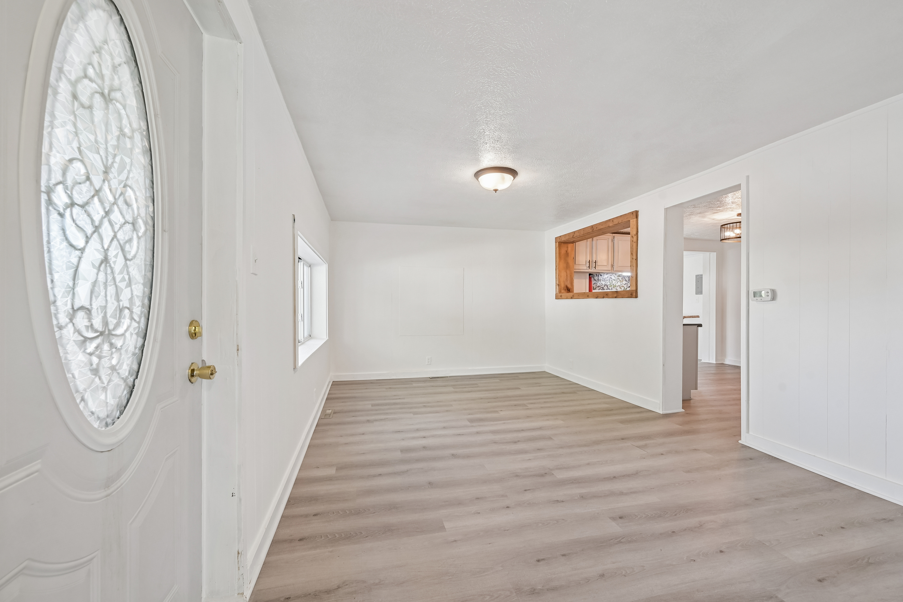 Photo 6 of 23 of 1511 E 20th St, Muncie, IN