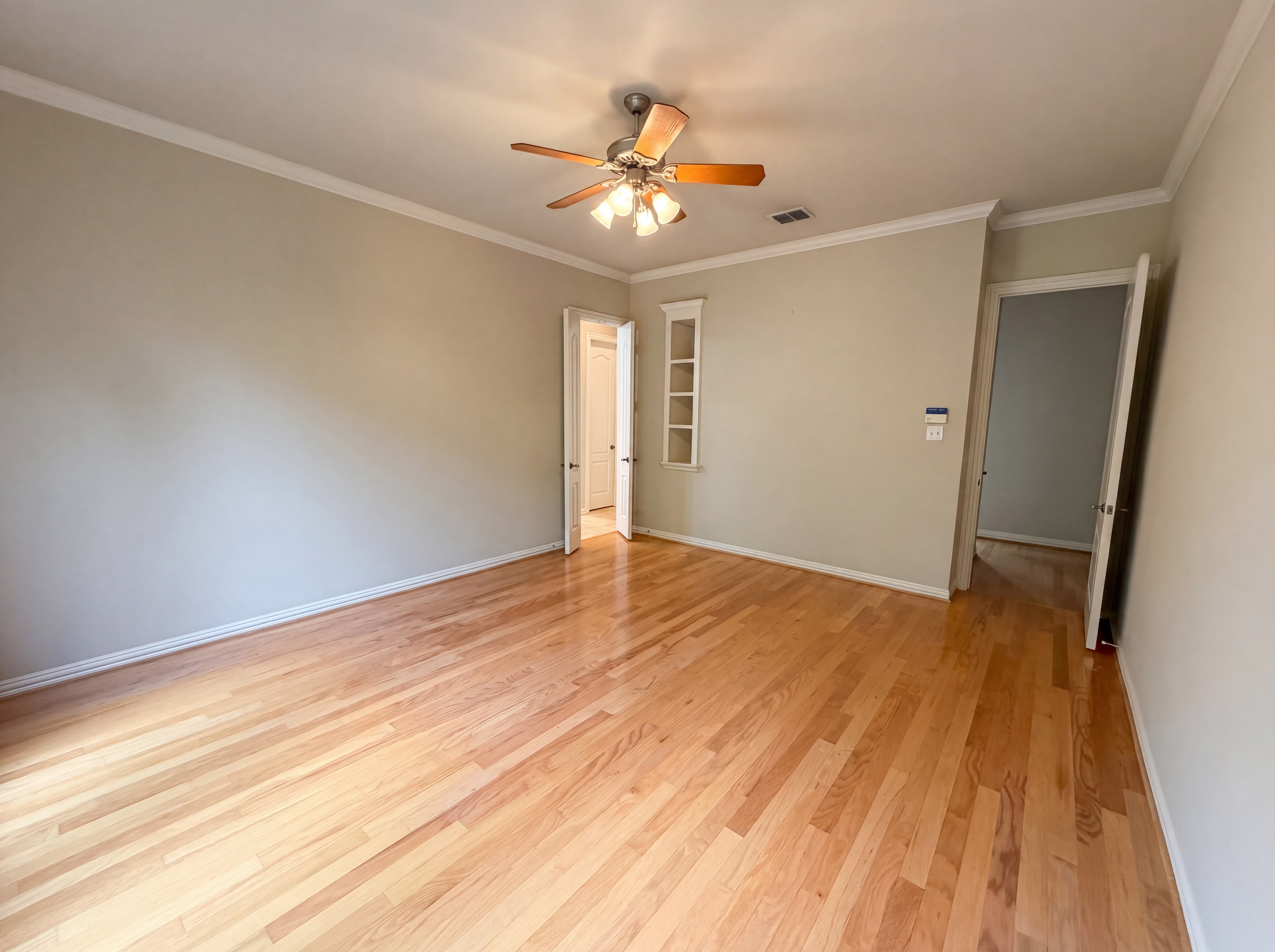 Photo 7 of 29 of 1309 Winding Brook Dr, Garland, TX