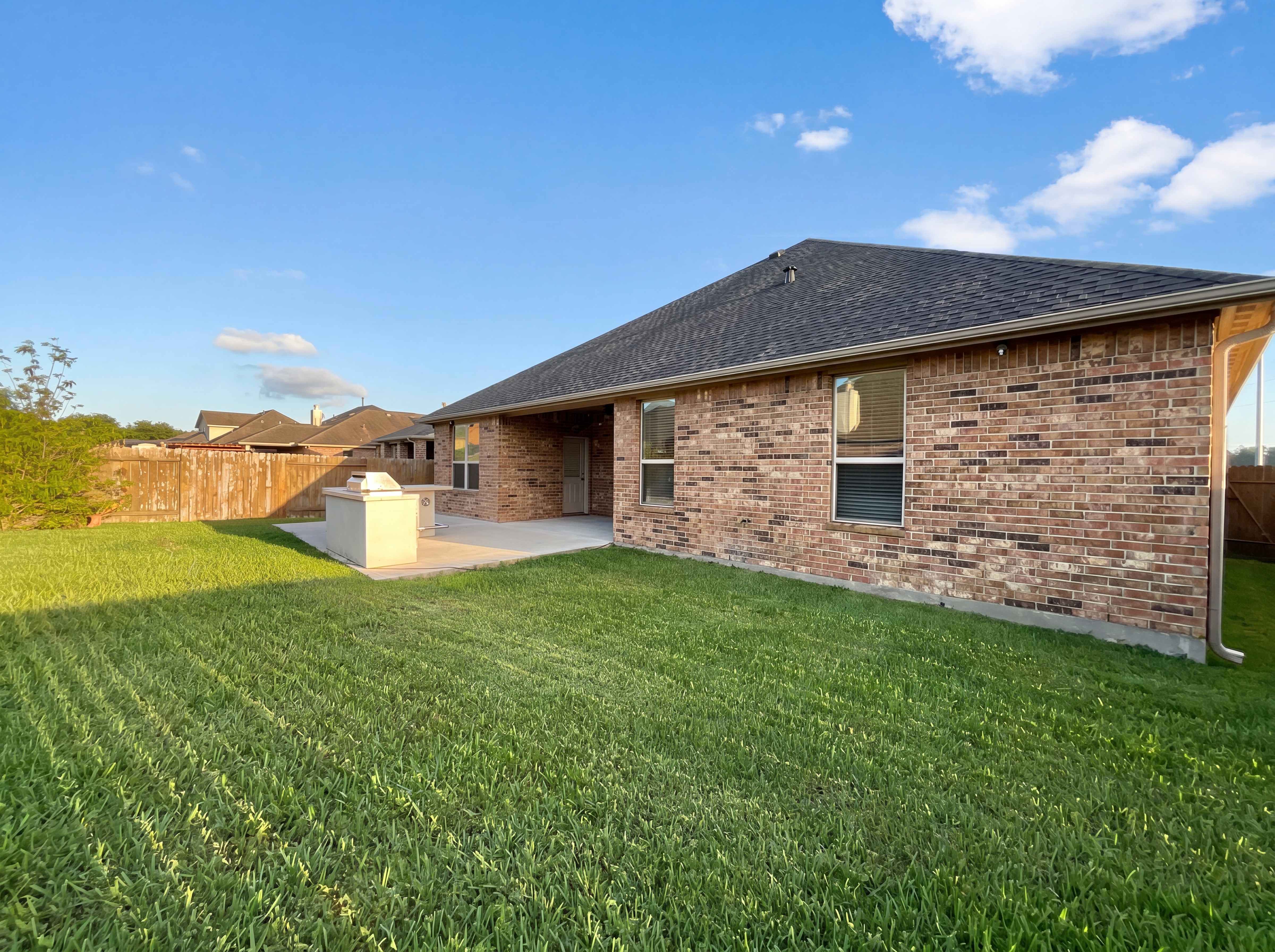 Photo 5 of 19 of 21205 Timber Bluff Ln, Porter, TX