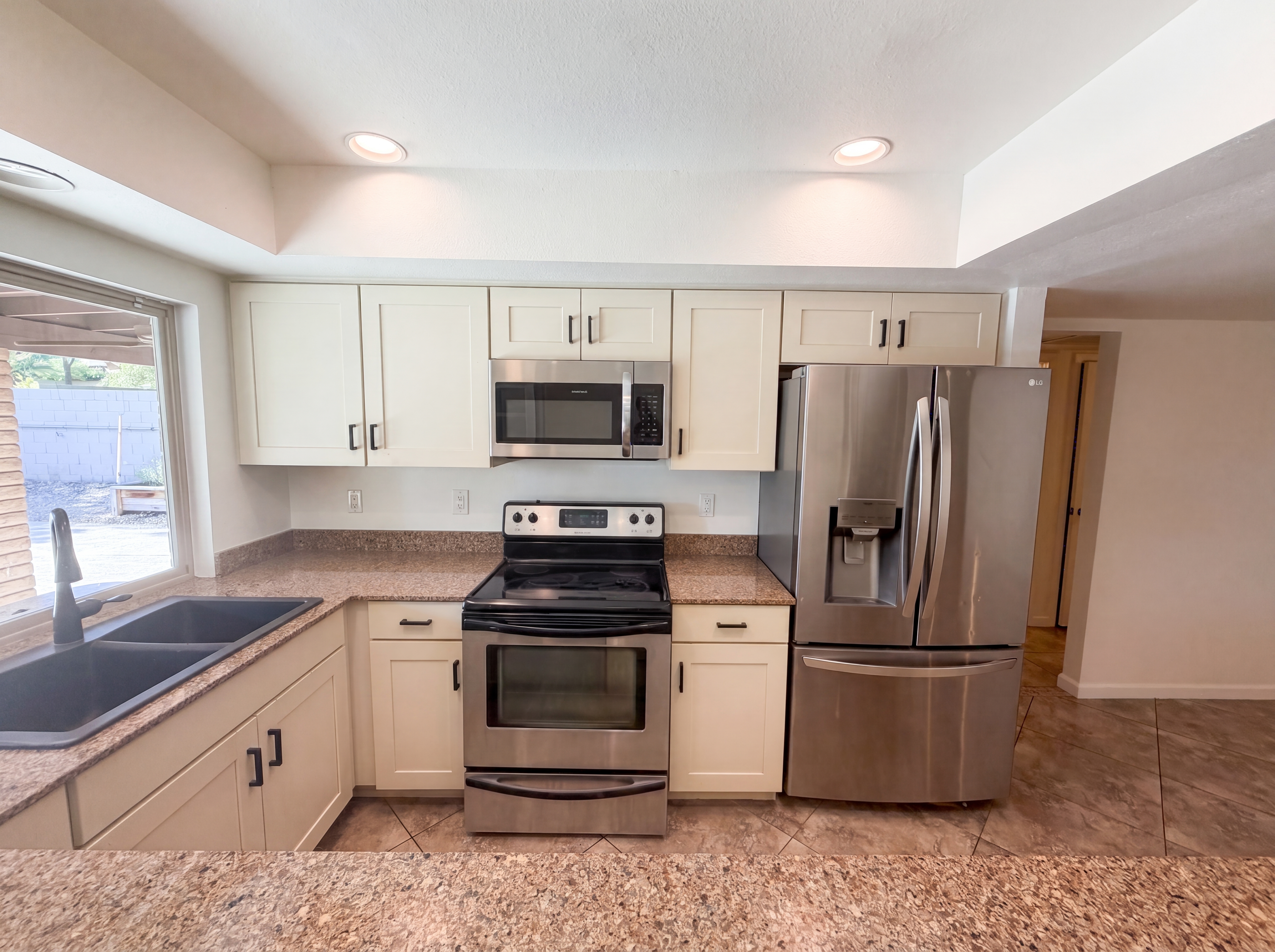 Photo 9 of 24 of 16207 N 11th Pl, Phoenix, AZ