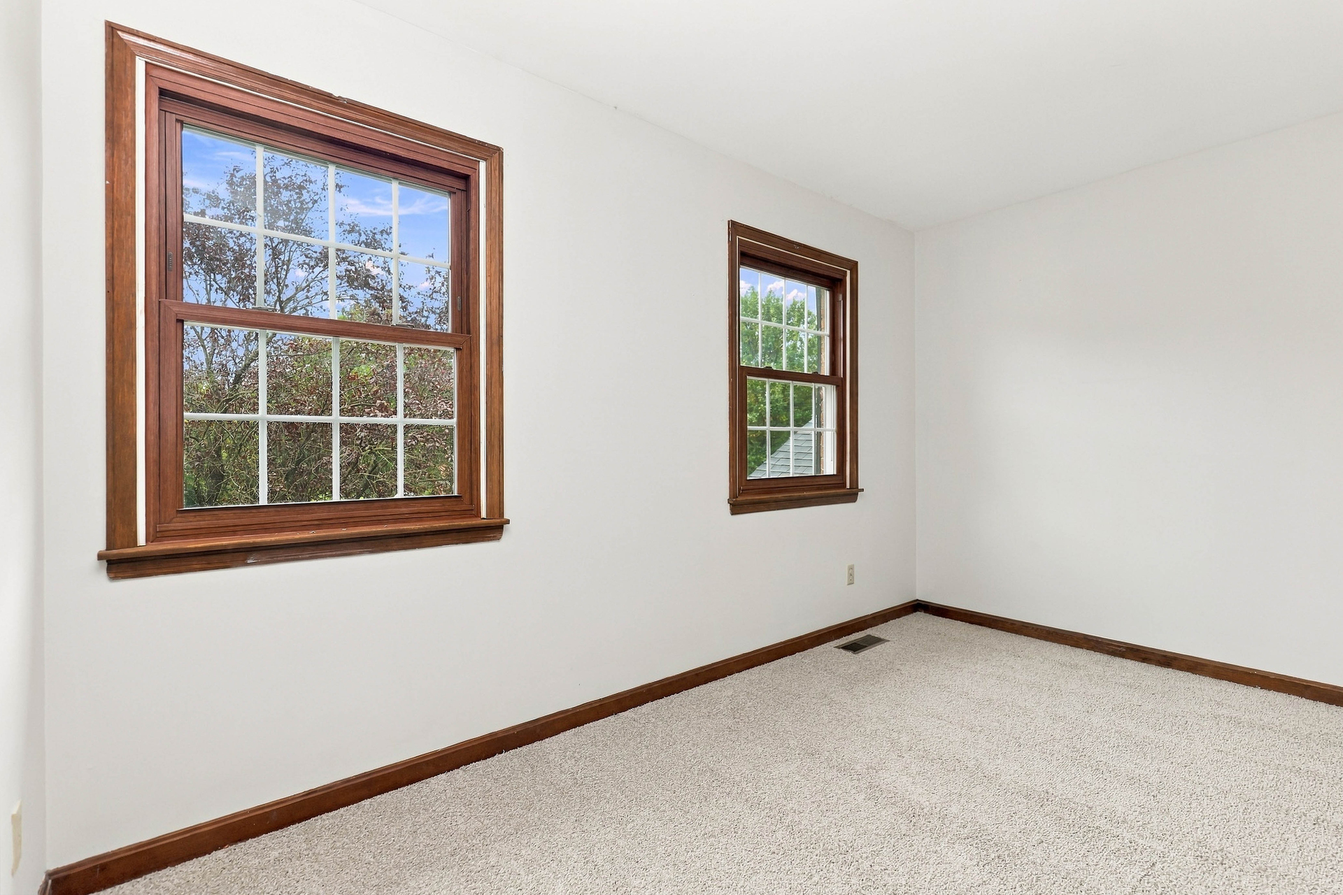 Photo 8 of 22 of 7043 Stonington Rd, Cincinnati, OH