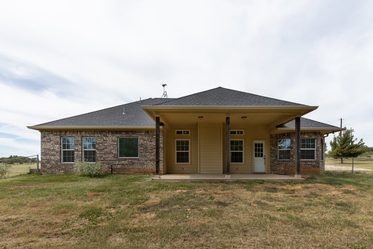 Photo 5 of 25 - 3320 Springfield Rd, Springtown, TX 76082