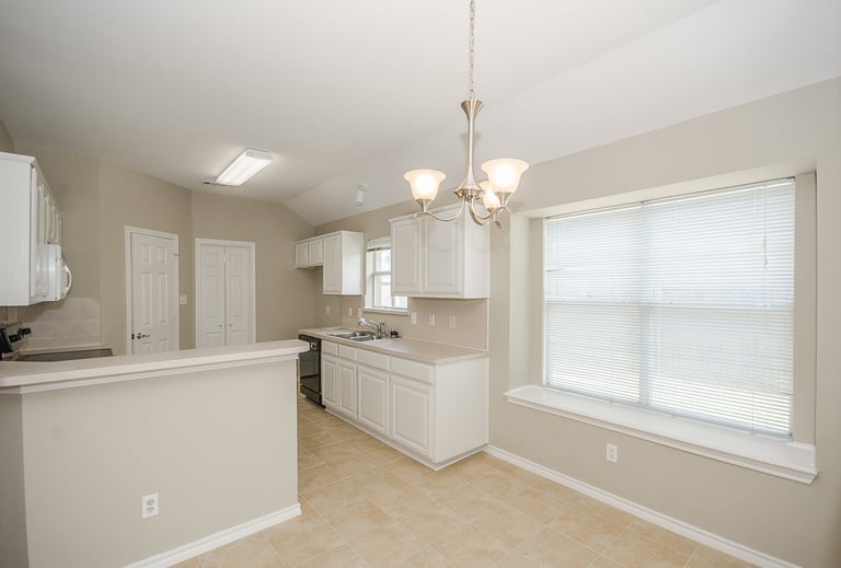 Photo 9 of 28 - 2046 Diamond Ridge Dr, Carrollton, TX 75010
