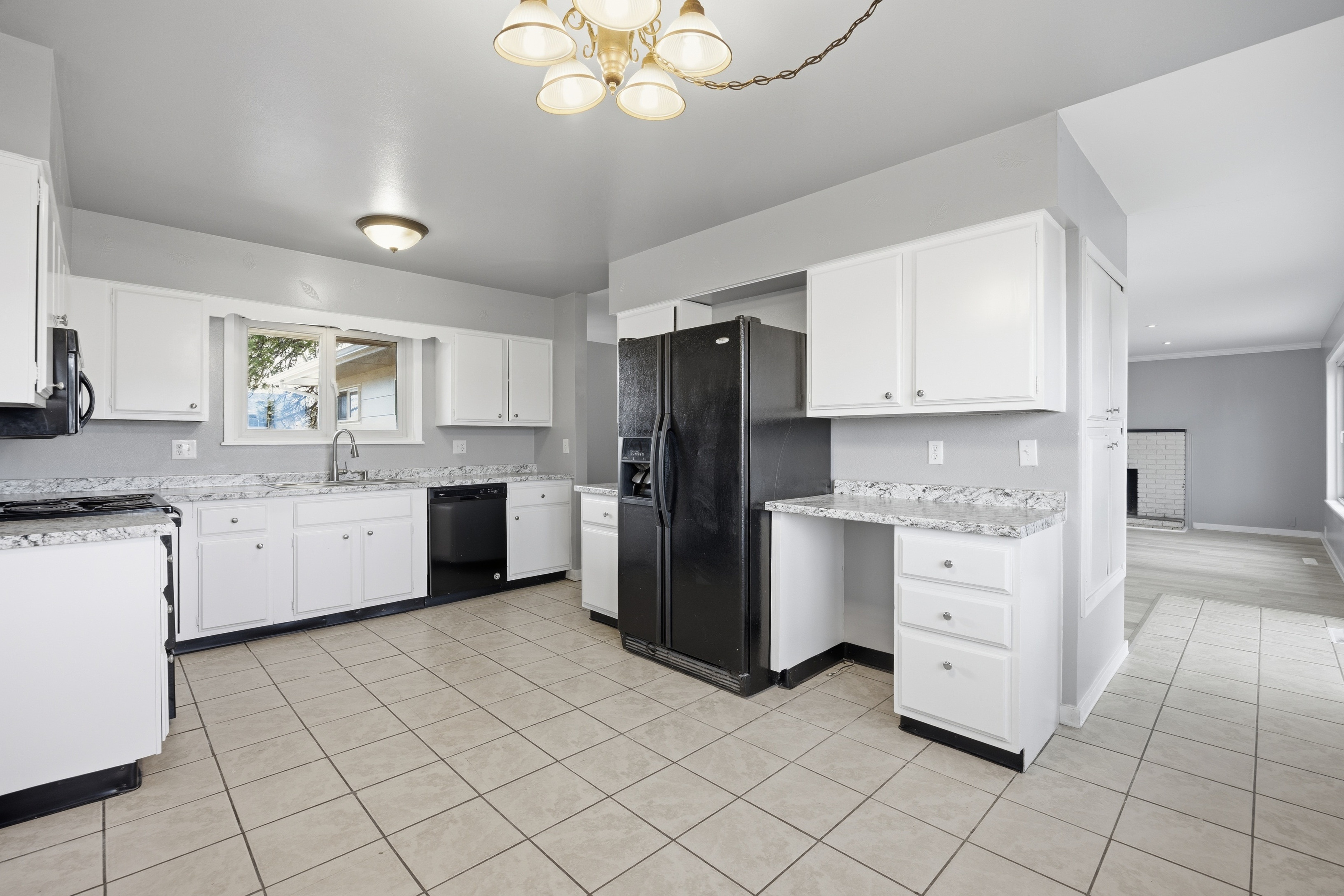 Photo 16 of 40 of 1014 Fosdick Dr, Colorado Springs, CO