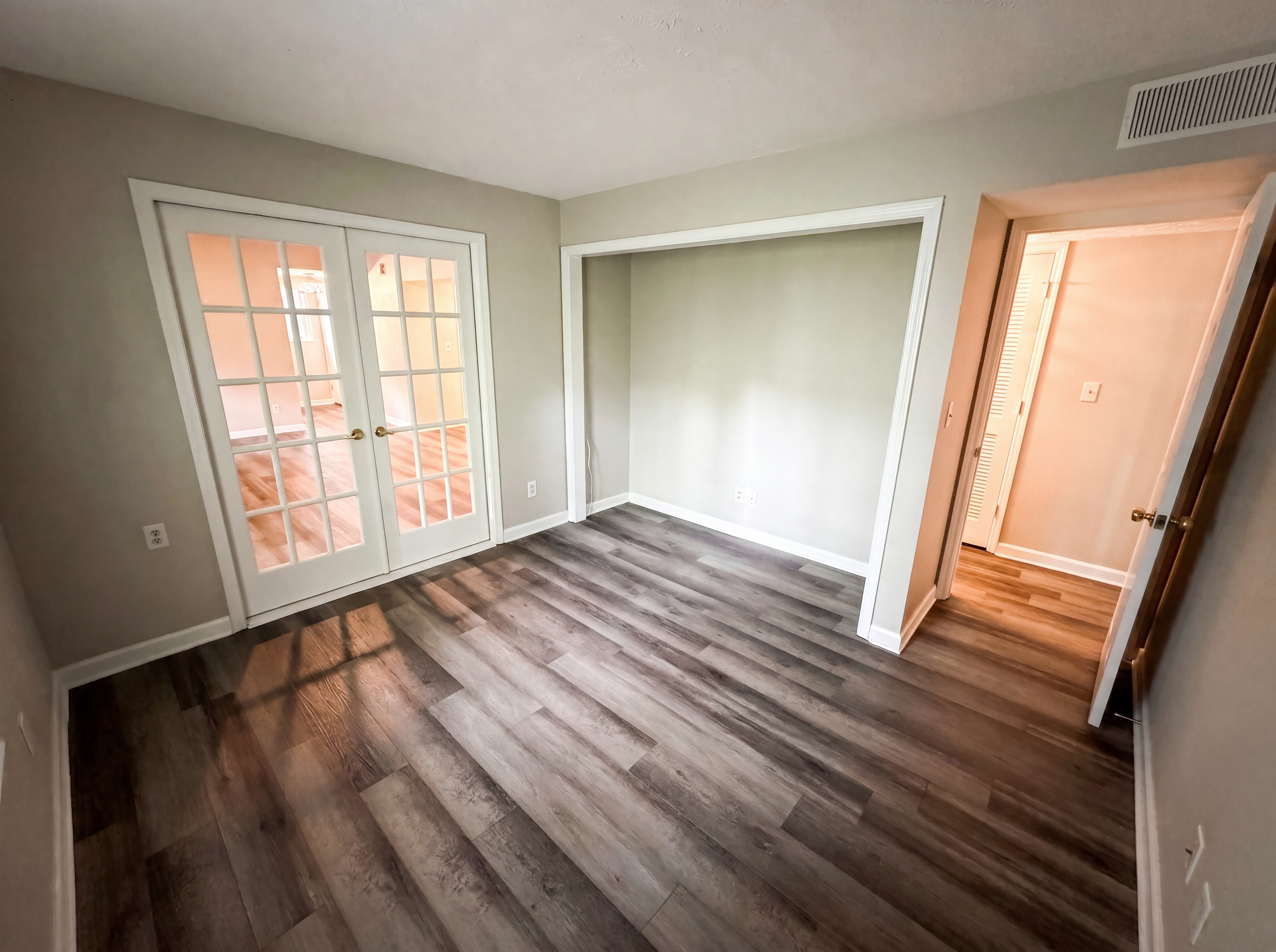 Photo 16 of 34 of 4491 Pineridge Cir, Atlanta, GA