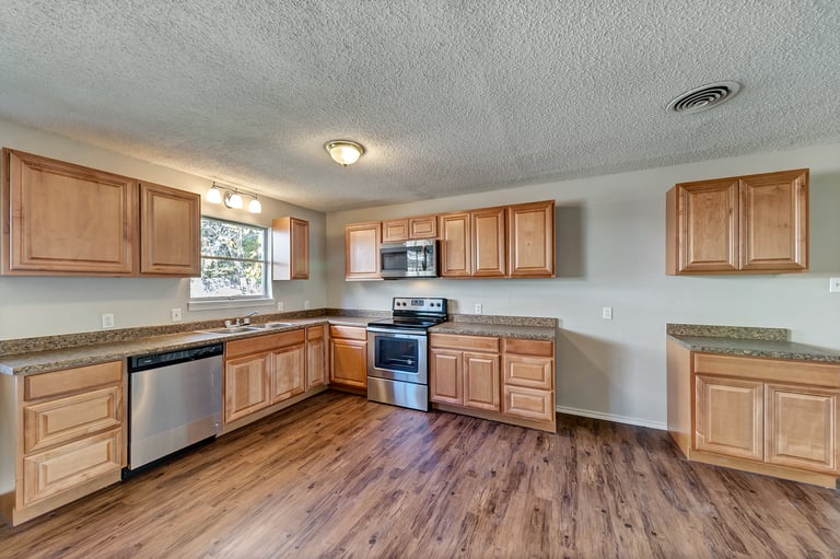 Photo 3 of 25 - 828 Livingston Dr, Hurst, TX 76053