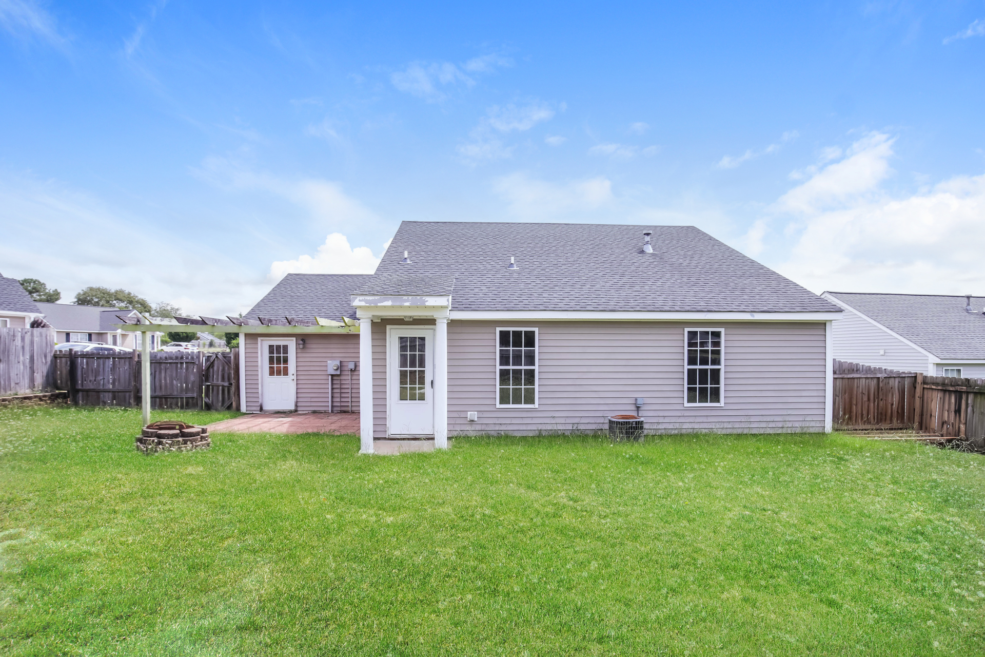 Photo 5 of 25 of 4765 Primrose Pl, Rocky Mount, NC