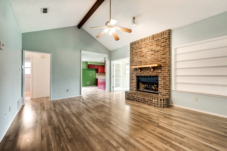 Photo 10 of 24 - 6913 Egan Way, Fort Worth, TX 76137