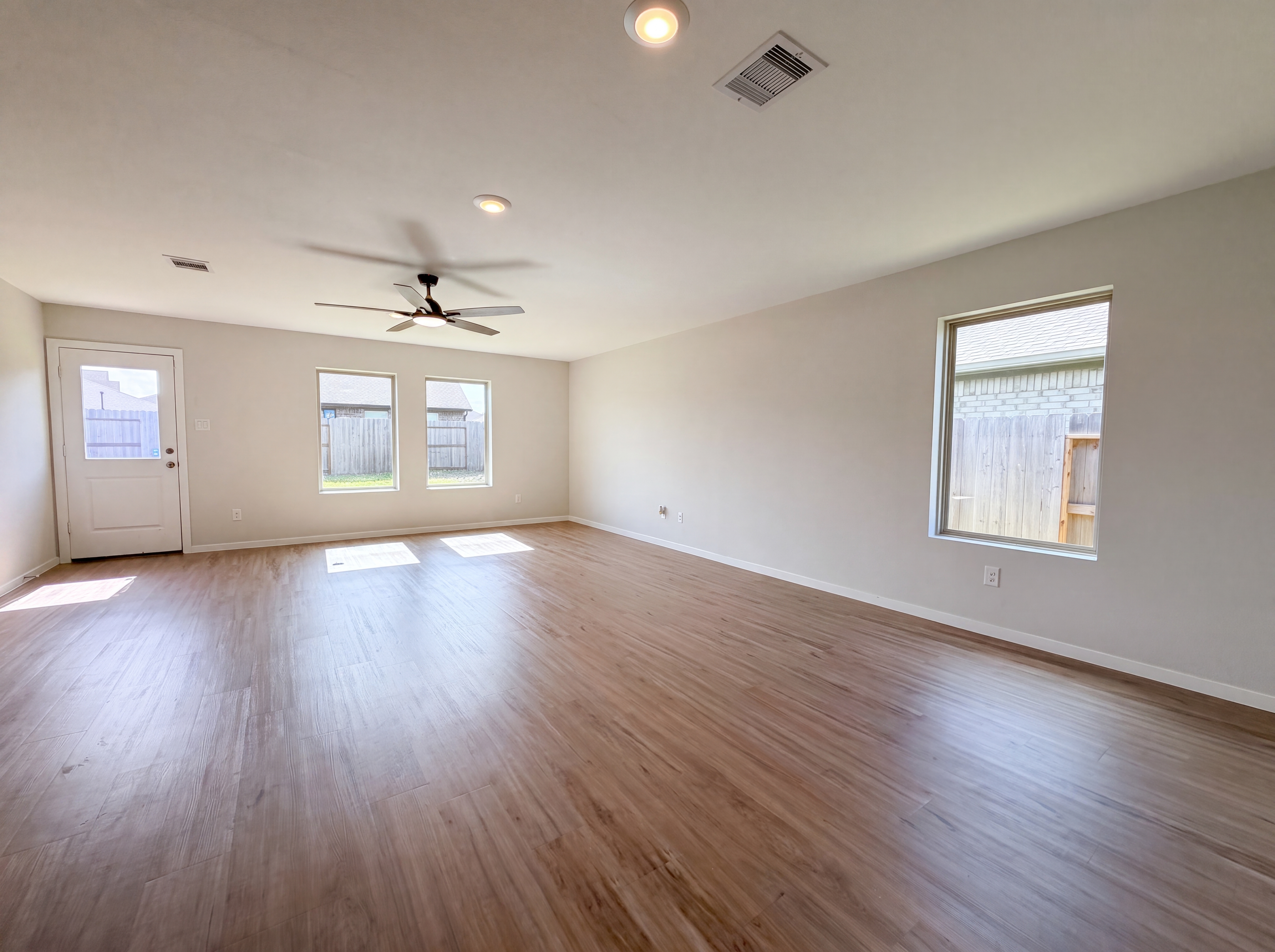 Photo 6 of 17 of 5118 Sunvalley Bend Dr, Katy, TX
