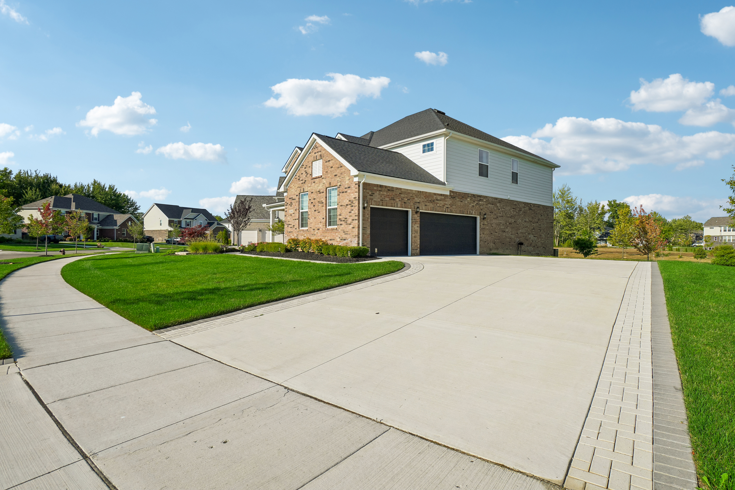 Photo 3 of 61 of 20942 Torbay Dr, Northville, MI