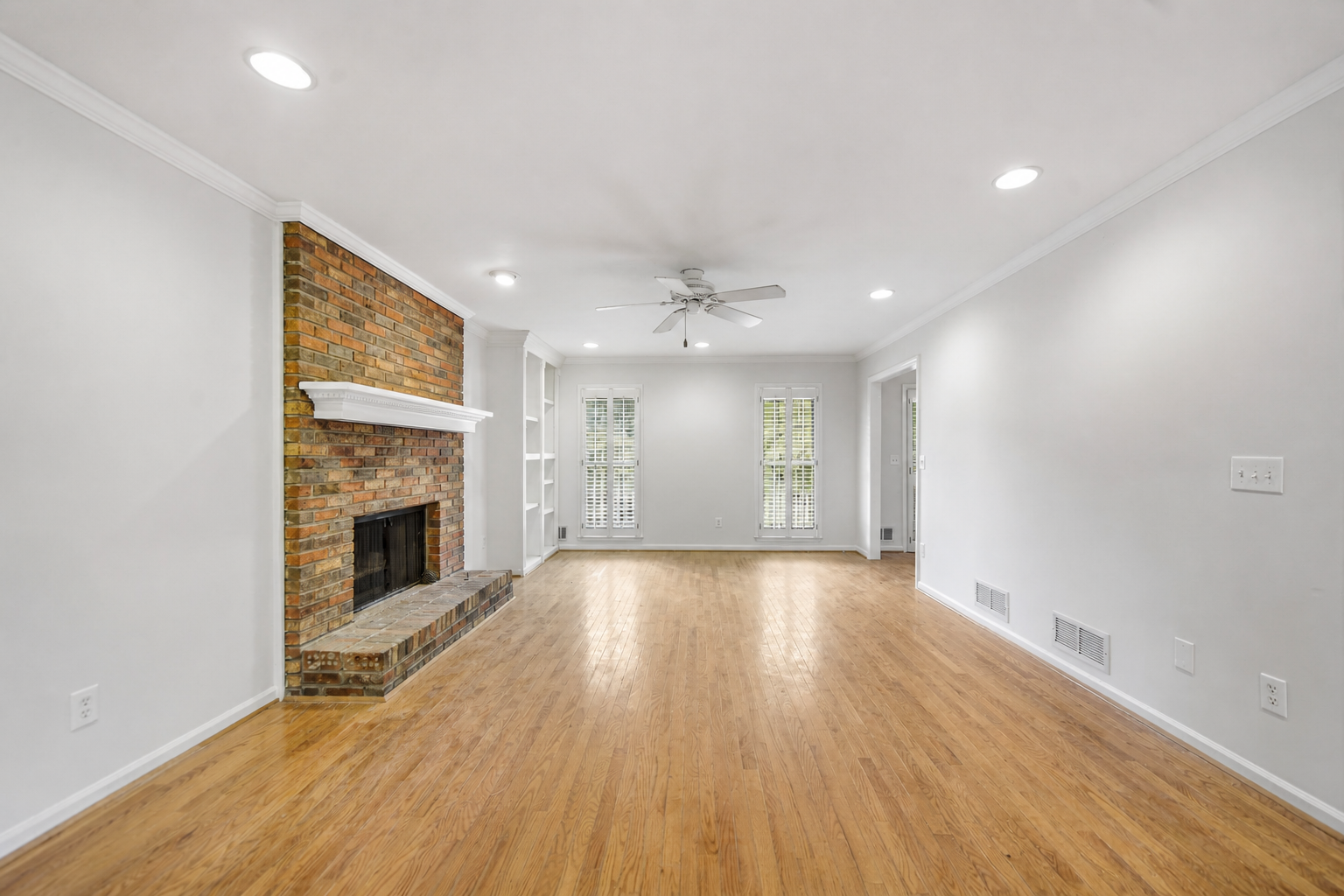 Photo 6 of 32 of 2690 Shadow Pine Dr, Roswell, GA