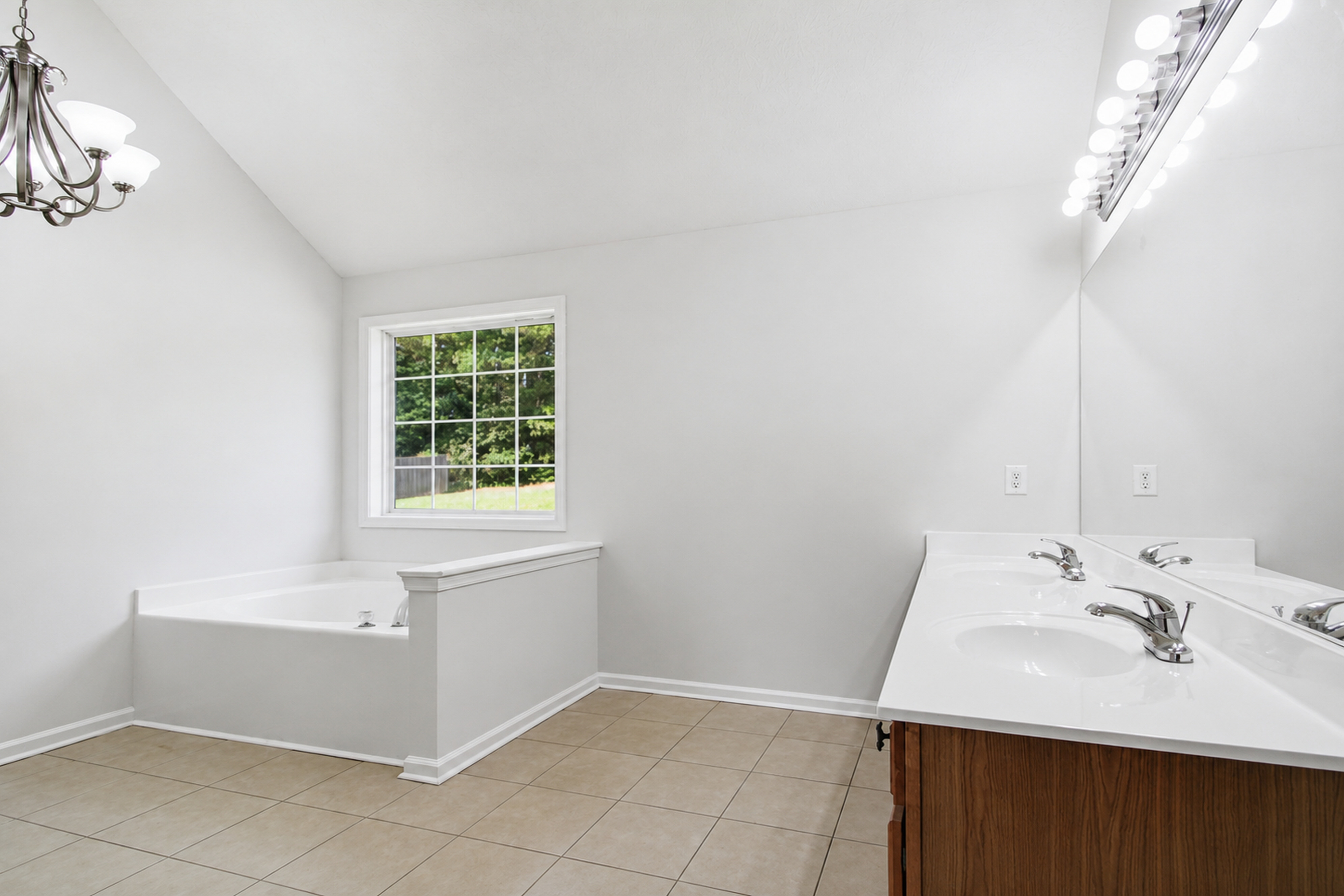 Photo 29 of 41 of 225 Avonlea Dr, Covington, GA
