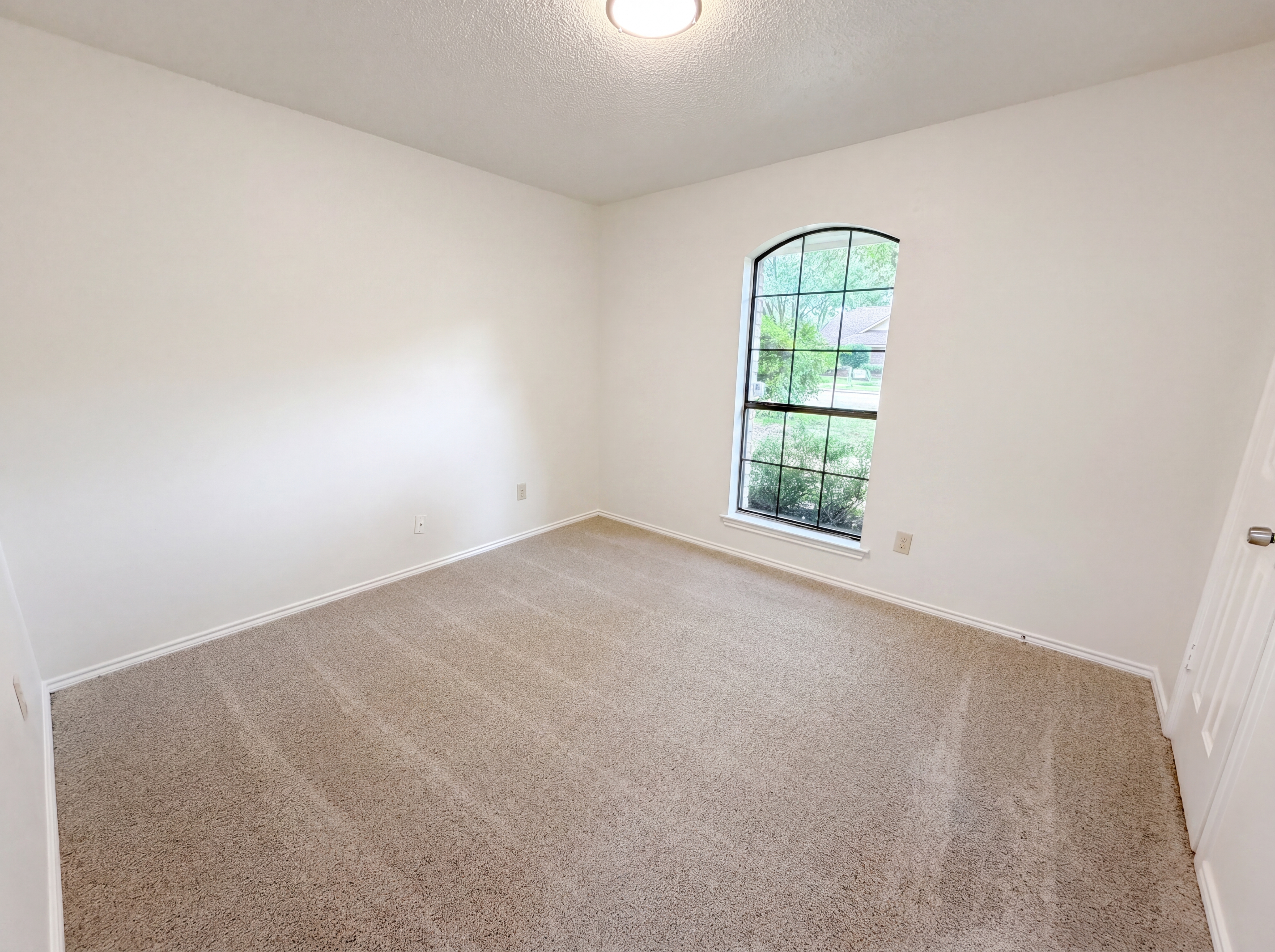 Photo 13 of 18 of 1502 Allen Dr, Cedar Hill, TX