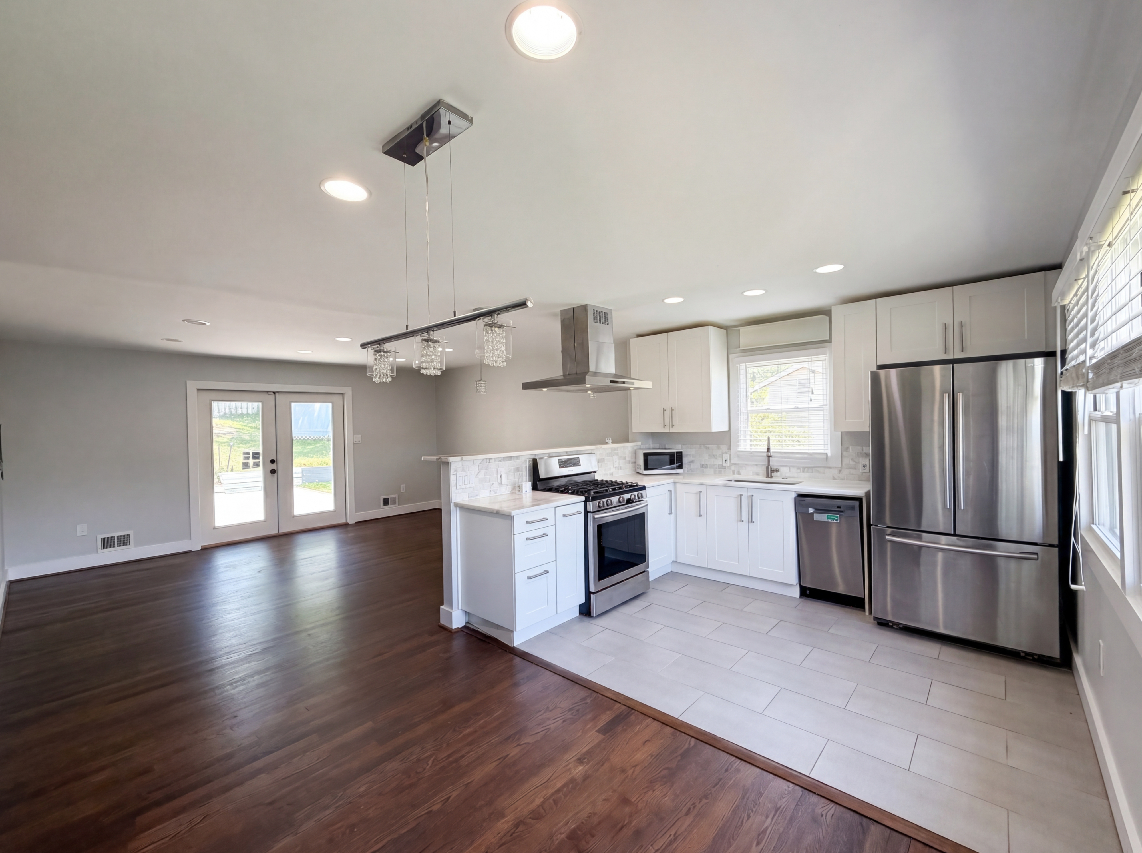 Photo 2 of 24 of 6515 Carriage Dr, Alexandria, VA