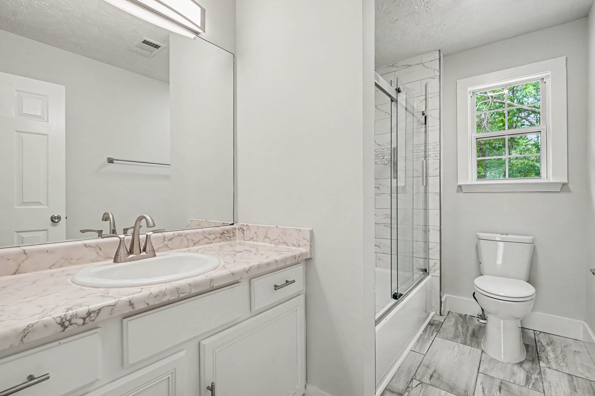 Photo 15 of 20 of 10502 Irongate Ln, Jonesboro, GA